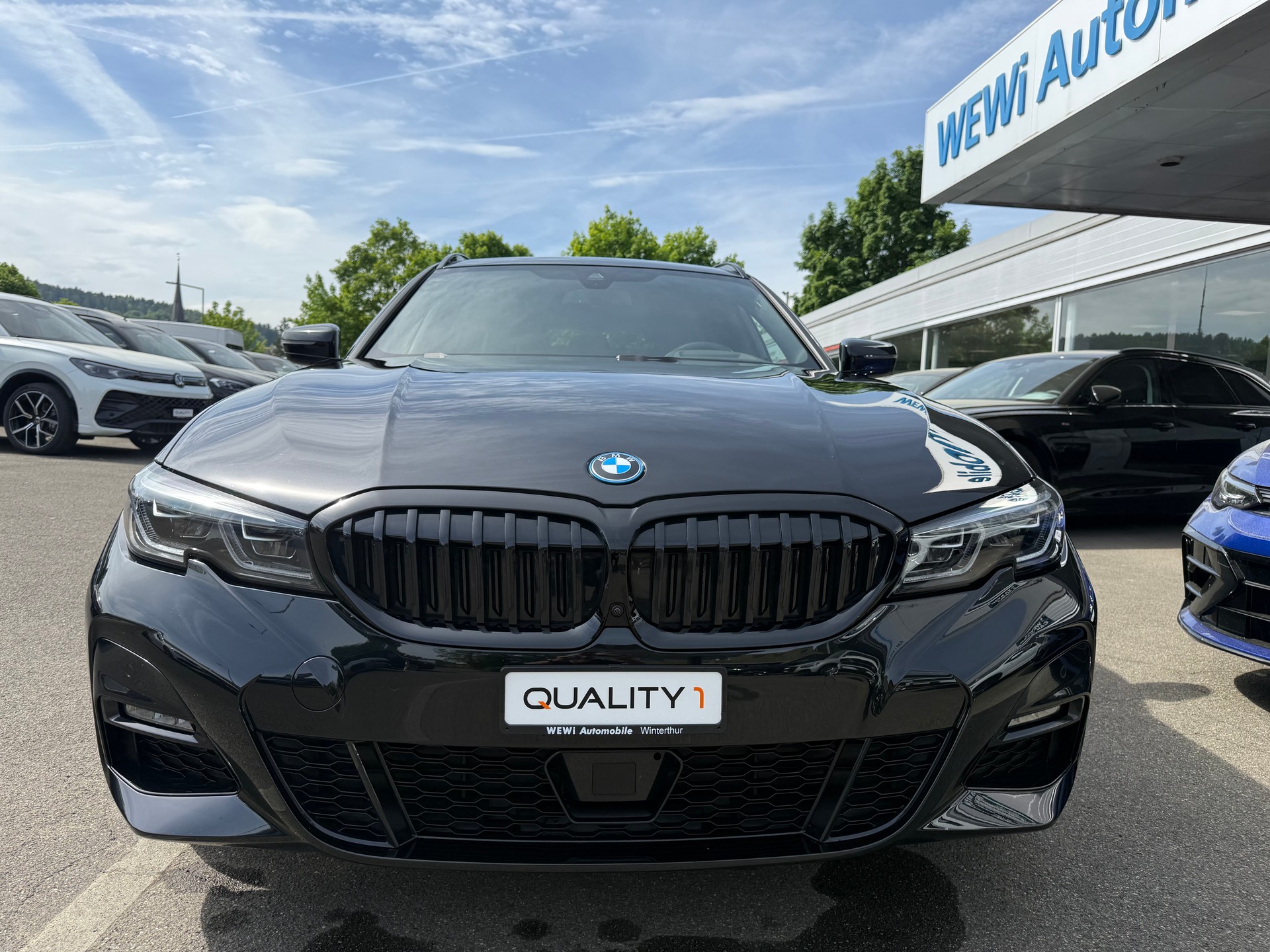BMW 330e x DriveTouring M Sport Steptronic-image-1