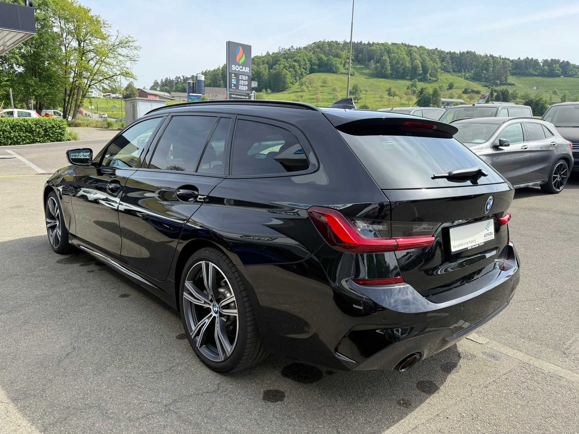 BMW 330e x DriveTouring M Sport Steptronic-image-5
