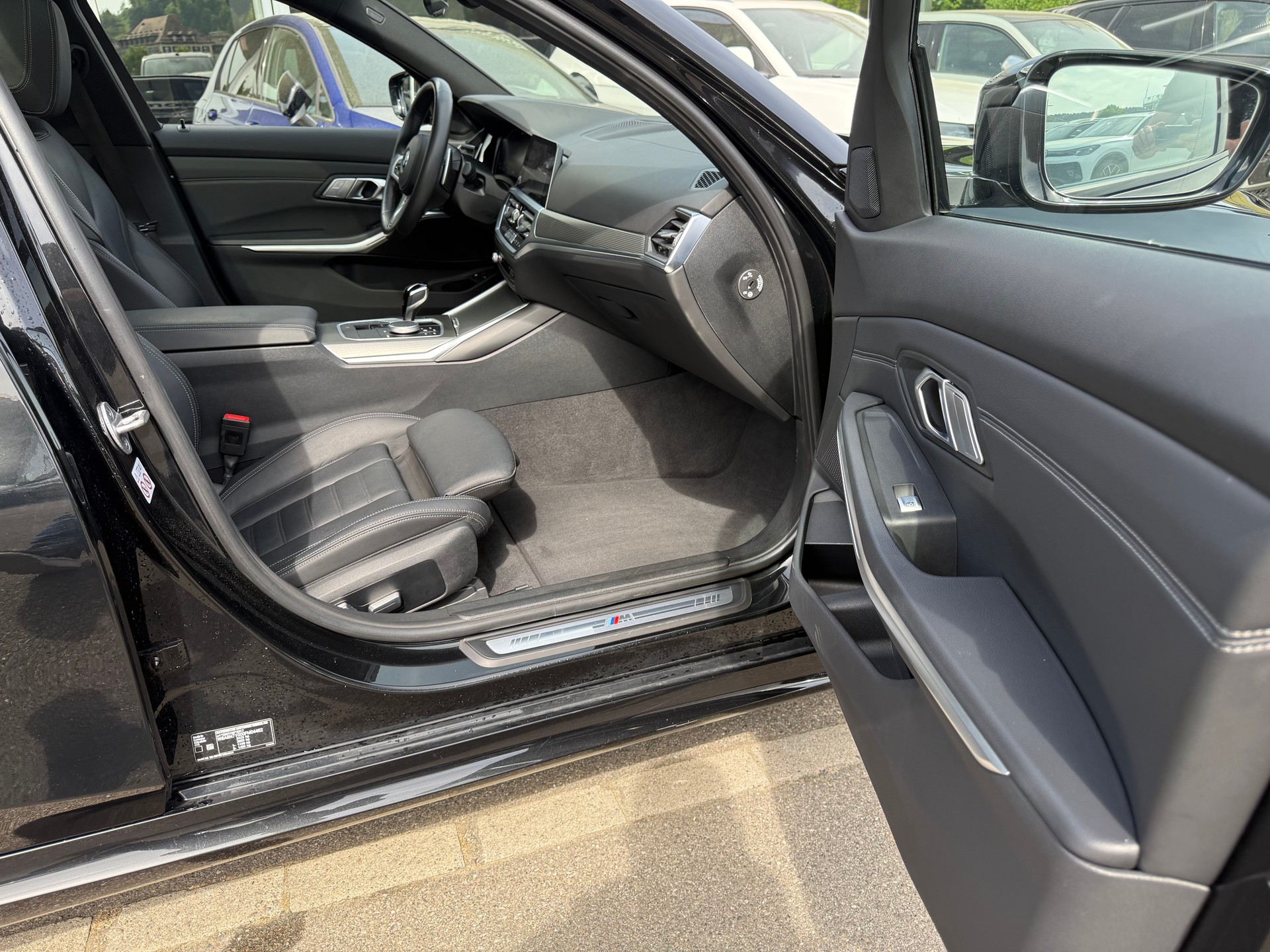 BMW 330e x DriveTouring M Sport Steptronic-image-20