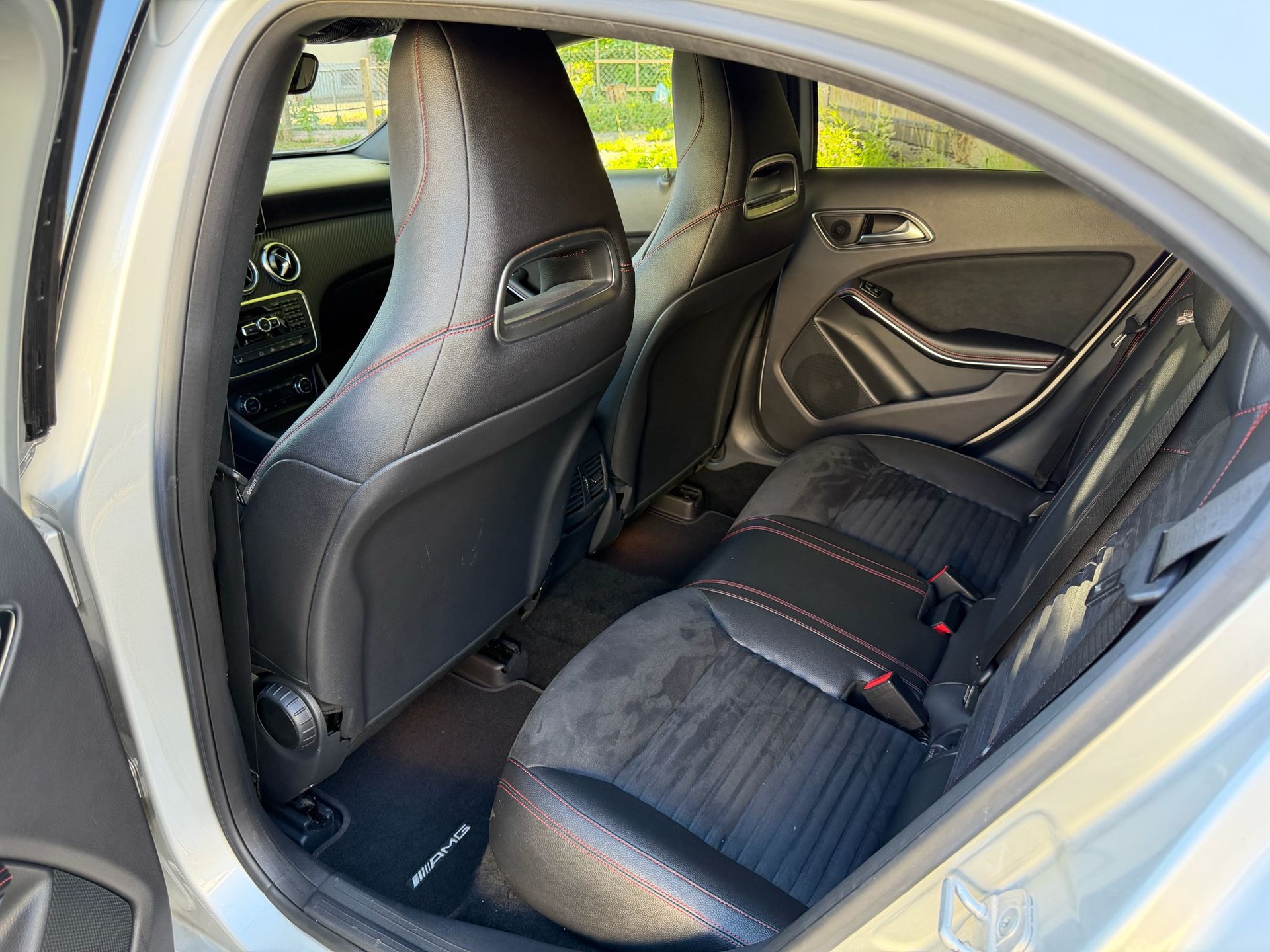 MERCEDES-BENZ A 250 AMG Line 4Matic 7G-DCT-image-8