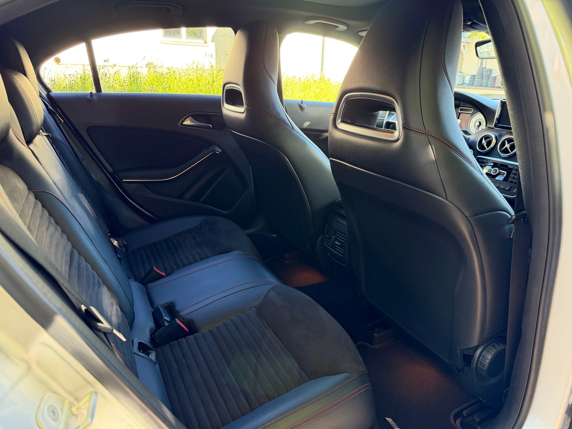 MERCEDES-BENZ A 250 AMG Line 4Matic 7G-DCT-image-9