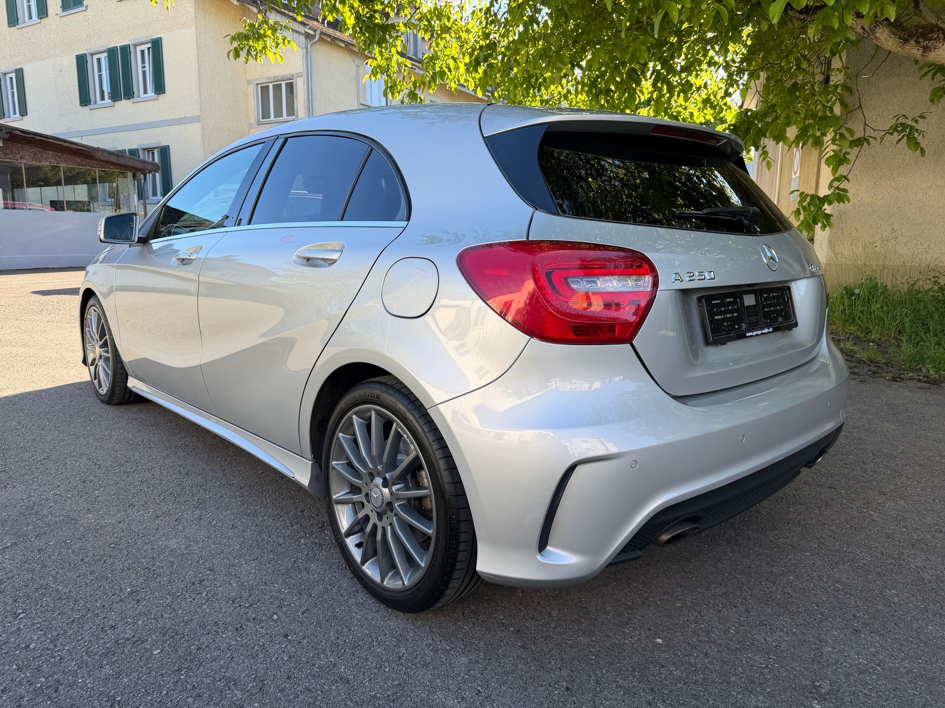 MERCEDES-BENZ A 250 AMG Line 4Matic 7G-DCT-image-2