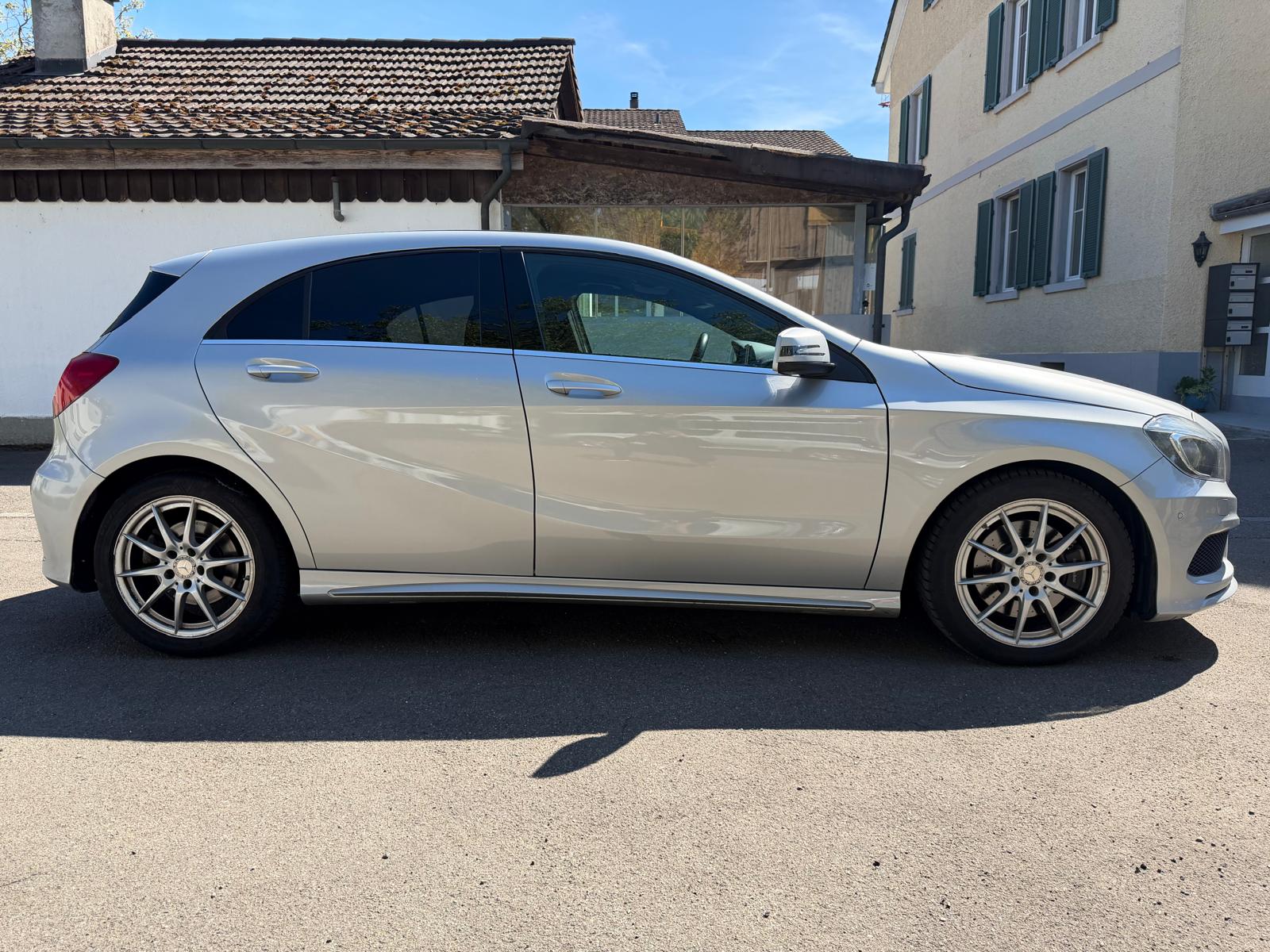 MERCEDES-BENZ A 250 AMG Line 4Matic 7G-DCT-showroom-element-3