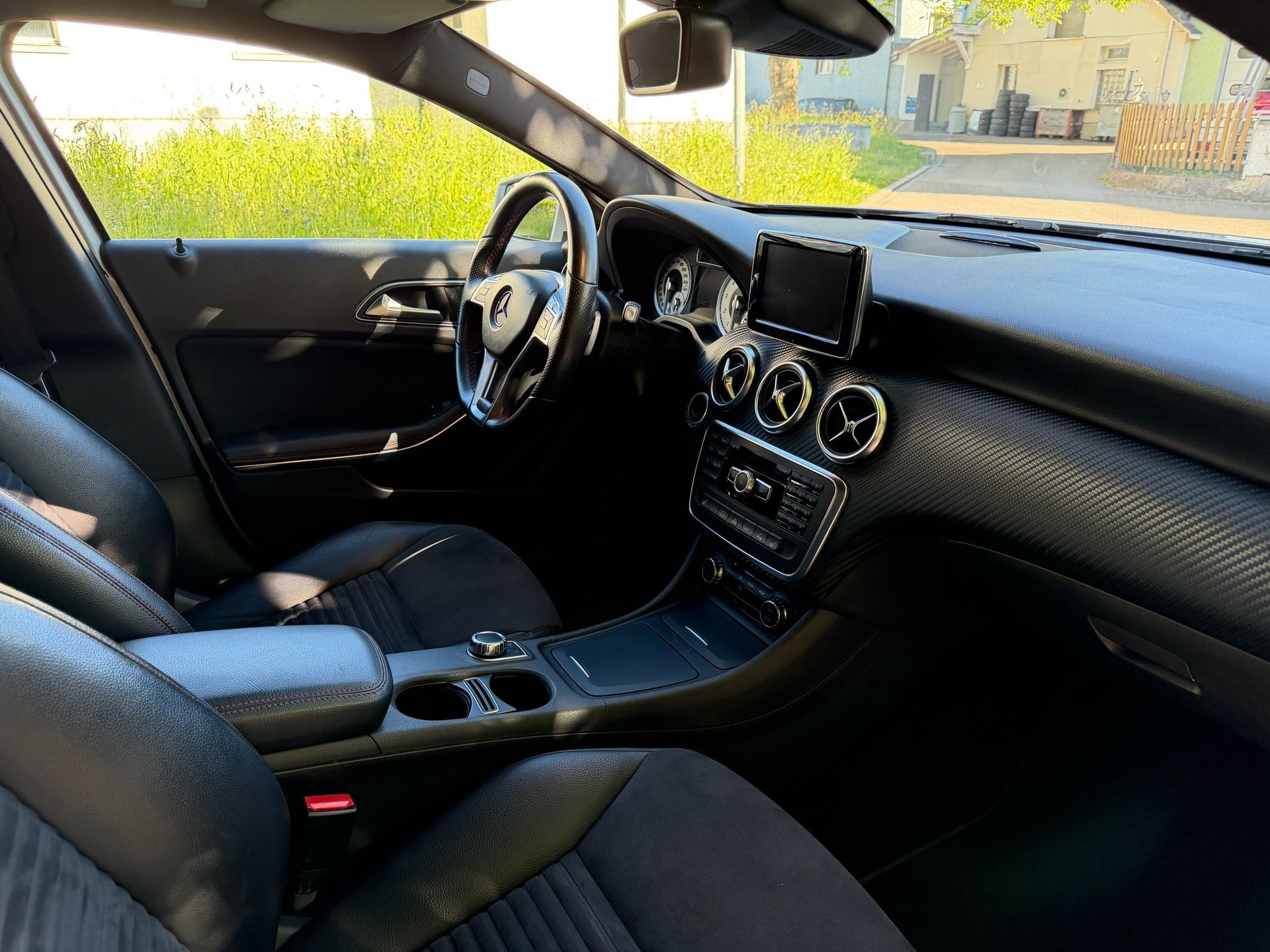 MERCEDES-BENZ A 250 AMG Line 4Matic 7G-DCT-image-7