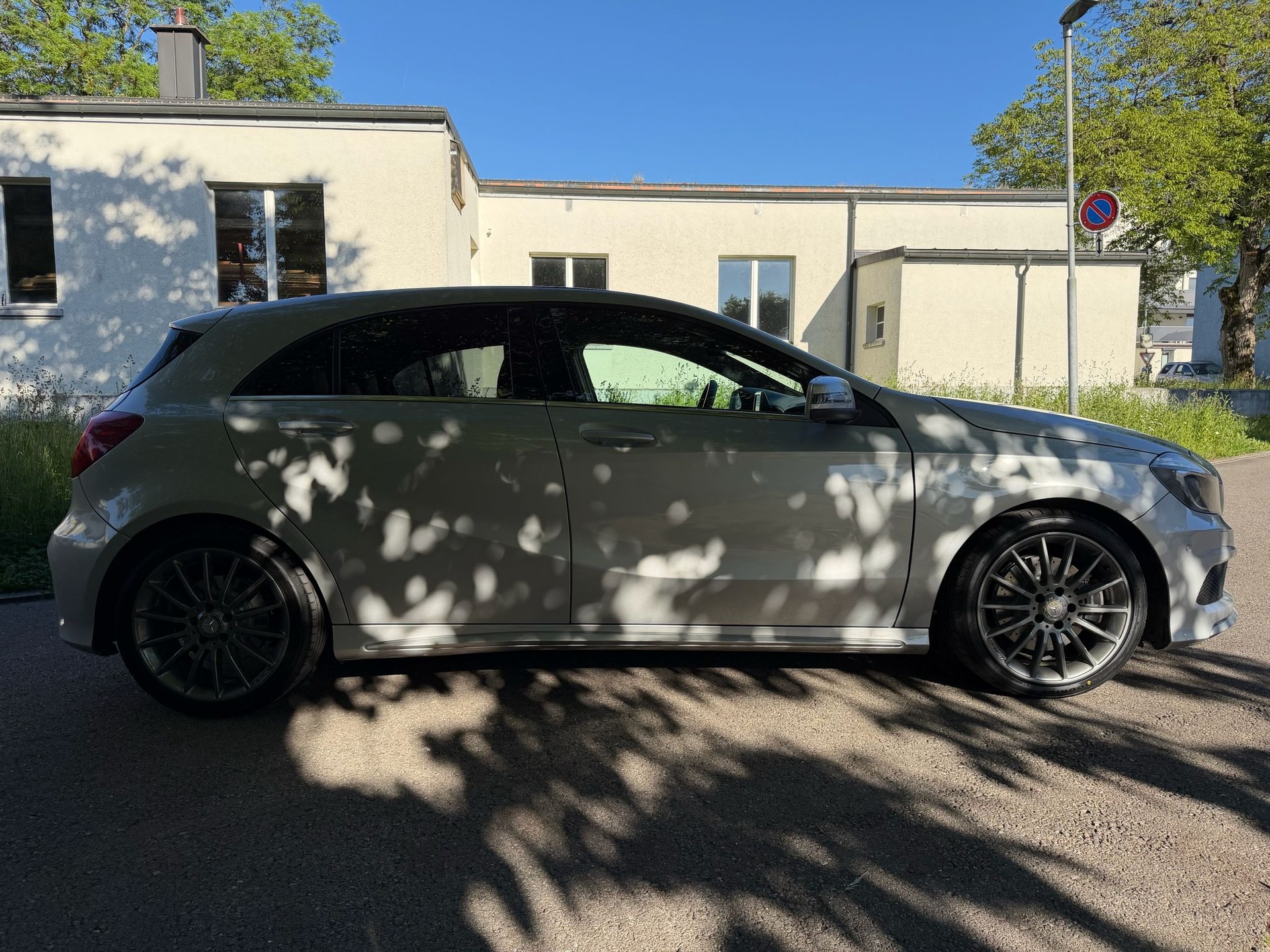 MERCEDES-BENZ A 250 AMG Line 4Matic 7G-DCT-image-4