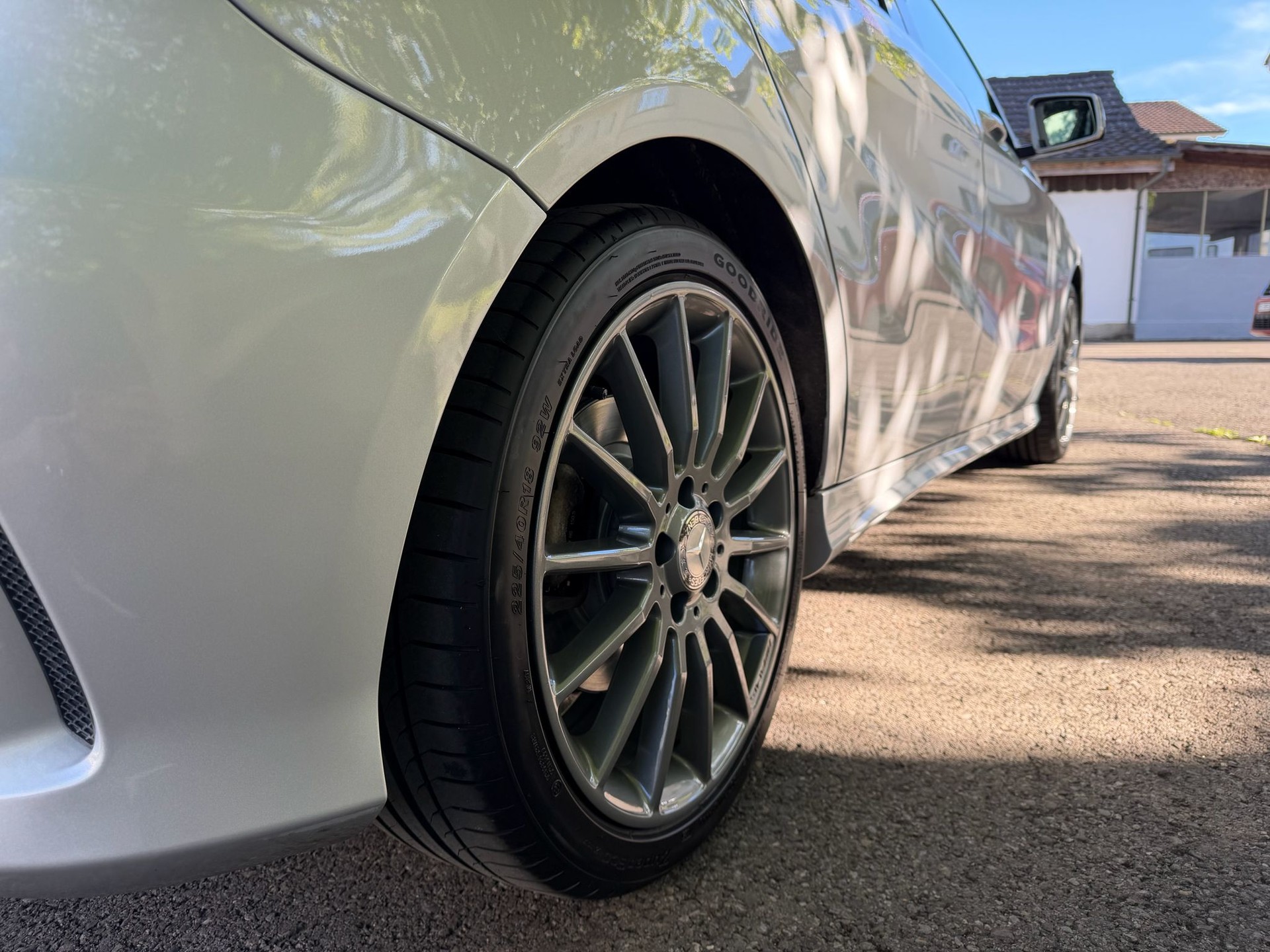 MERCEDES-BENZ A 250 AMG Line 4Matic 7G-DCT-image-5