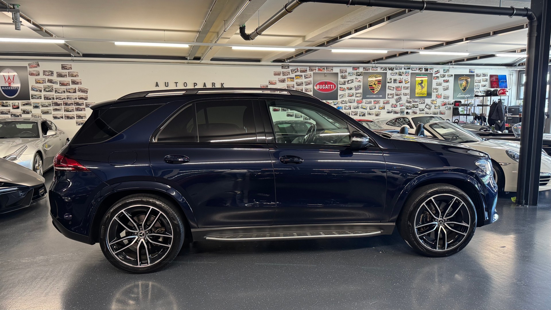 MERCEDES-BENZ GLE 350 de 4Matic AMG Line 9G-Tronic-showroom-element-3