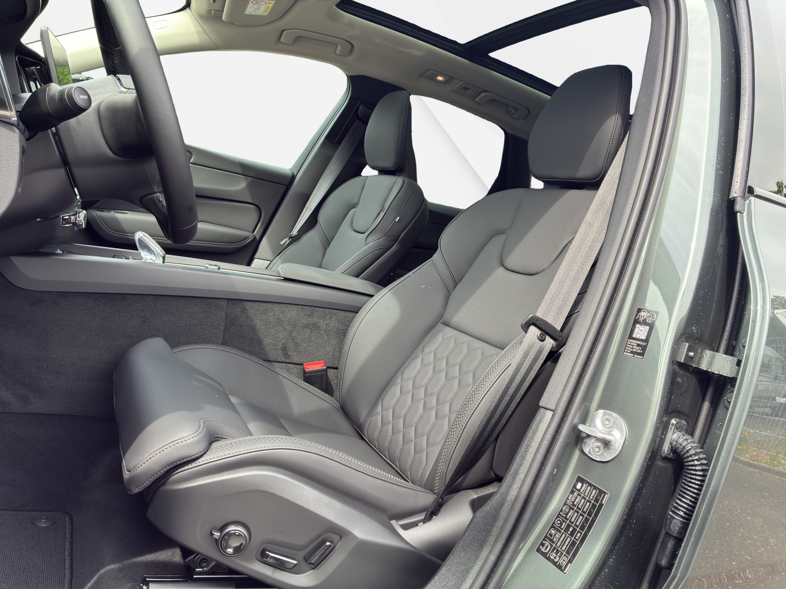 VOLVO XC60 2.0 T6 TE Ultra Dark eAWD-image-9