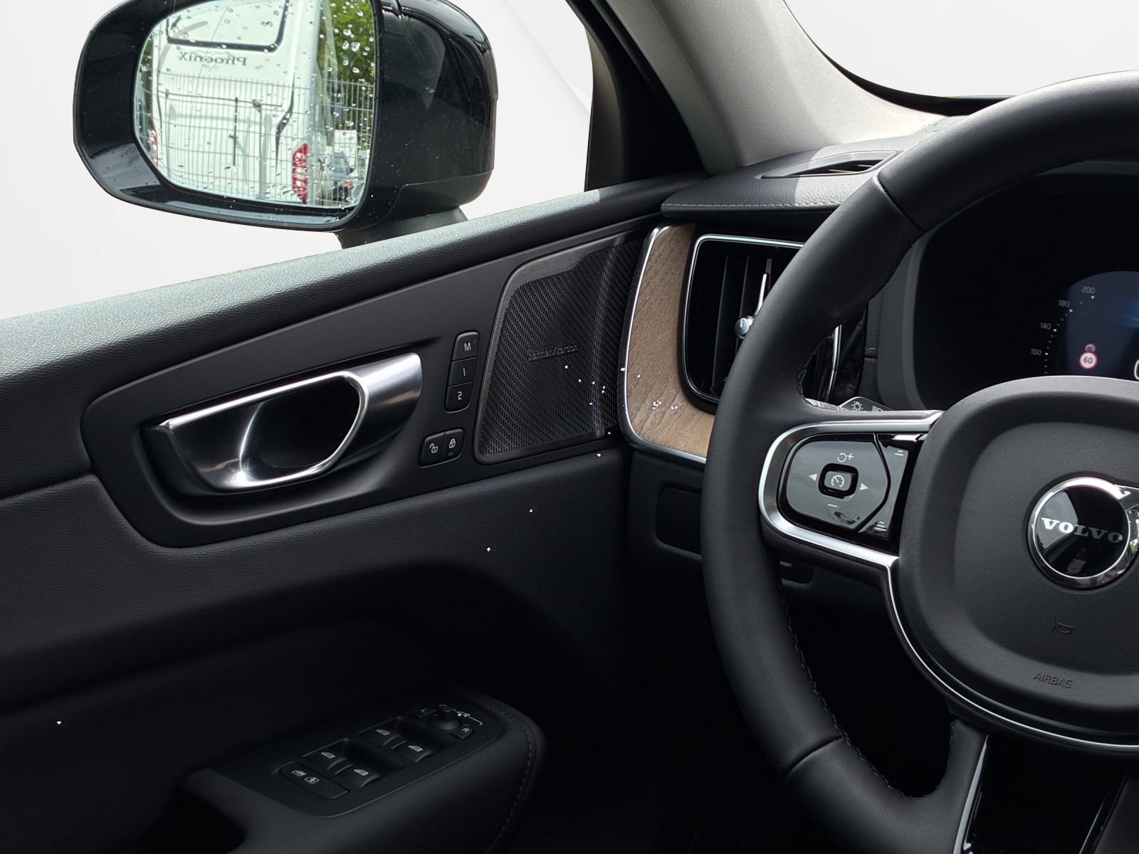 VOLVO XC60 2.0 T6 TE Ultra Dark eAWD-image-16