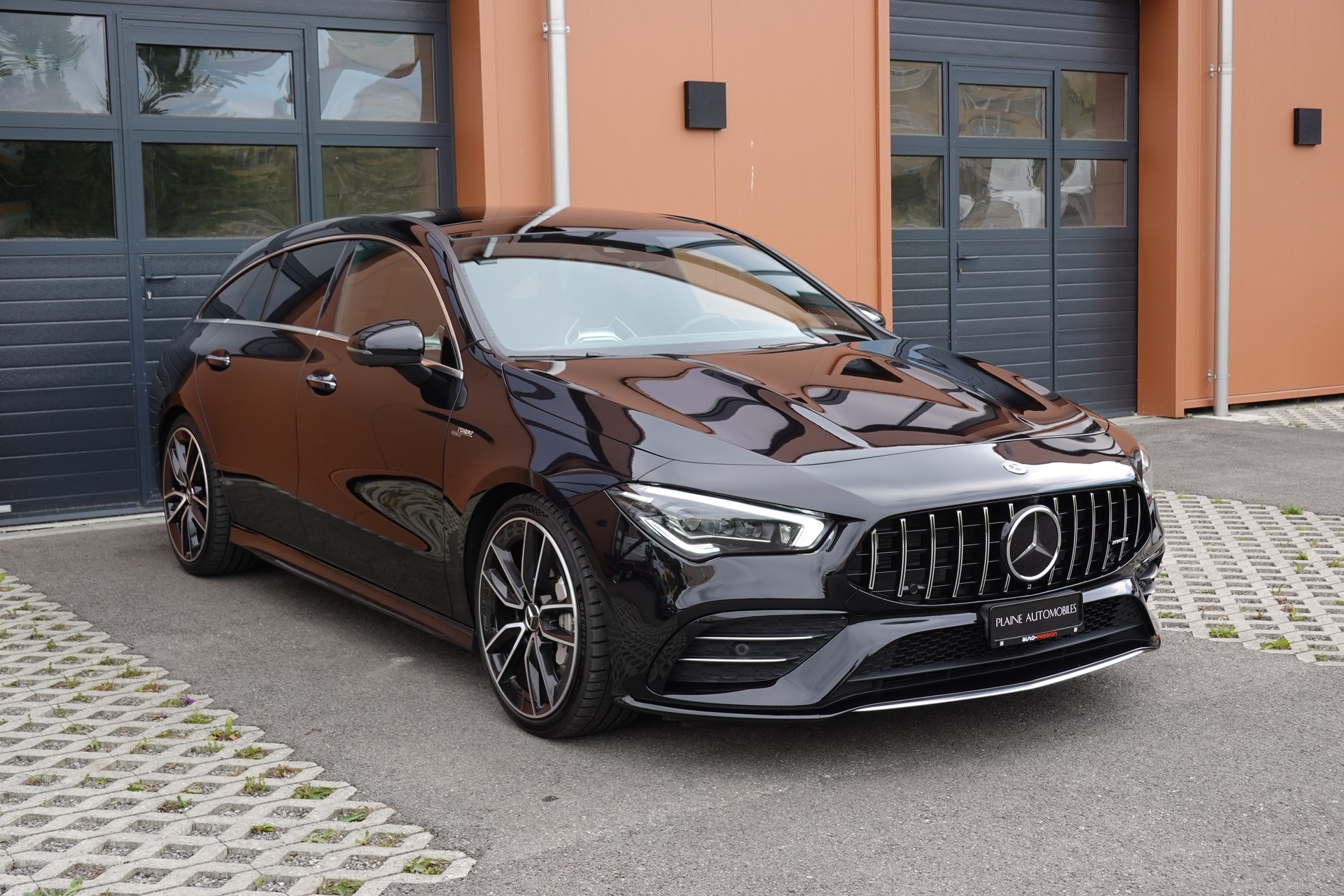 MERCEDES-BENZ CLA Shooting Brake 35 AMG 4Matic -" Sièges AMG * Toit Ouvrant * Sièges Electriques+Chauffant * GPS * Lumière Ambiance "-showroom-element-2