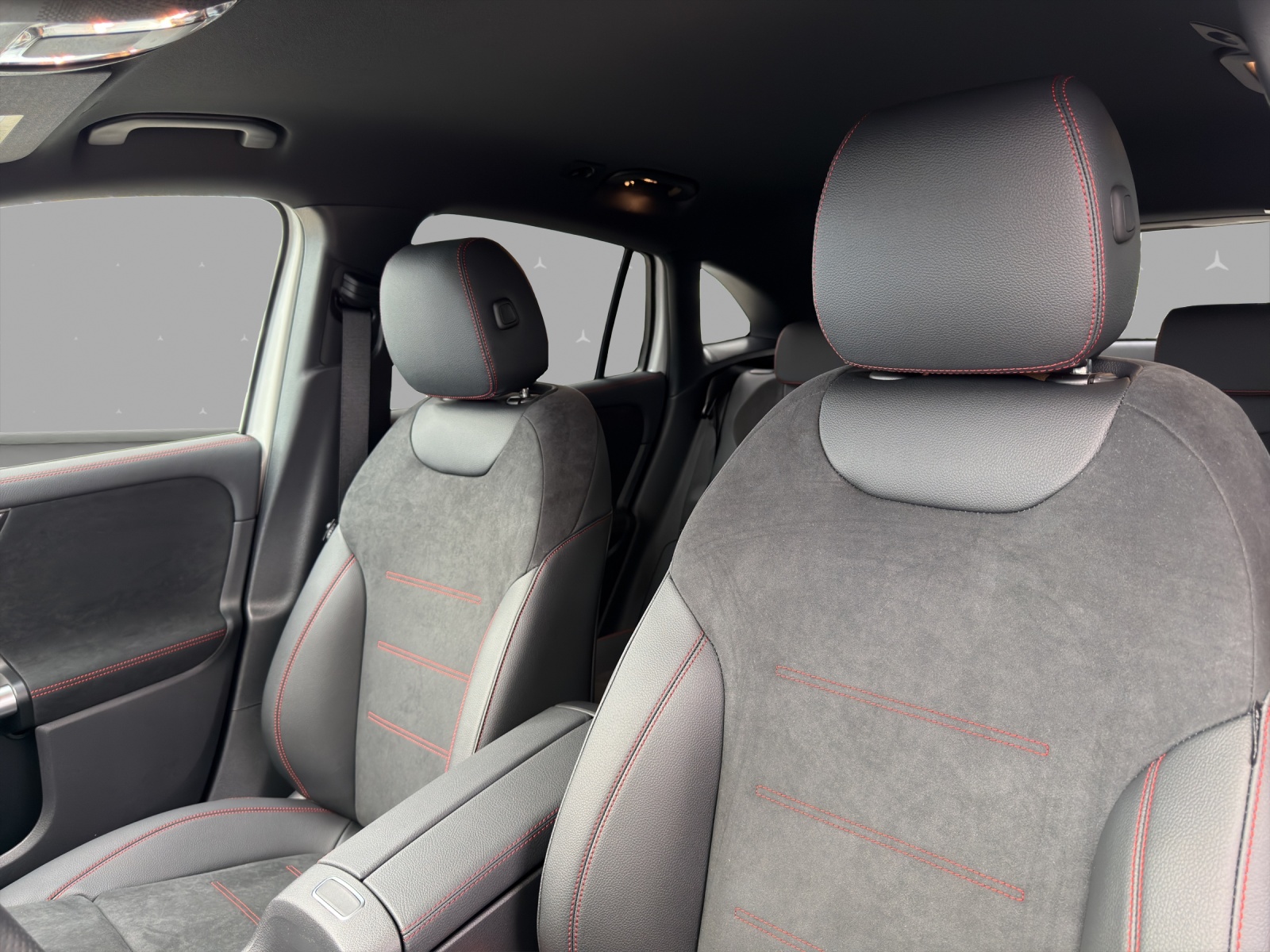 MERCEDES-BENZ GLA 200 Night Star 7G-DCT-image-8