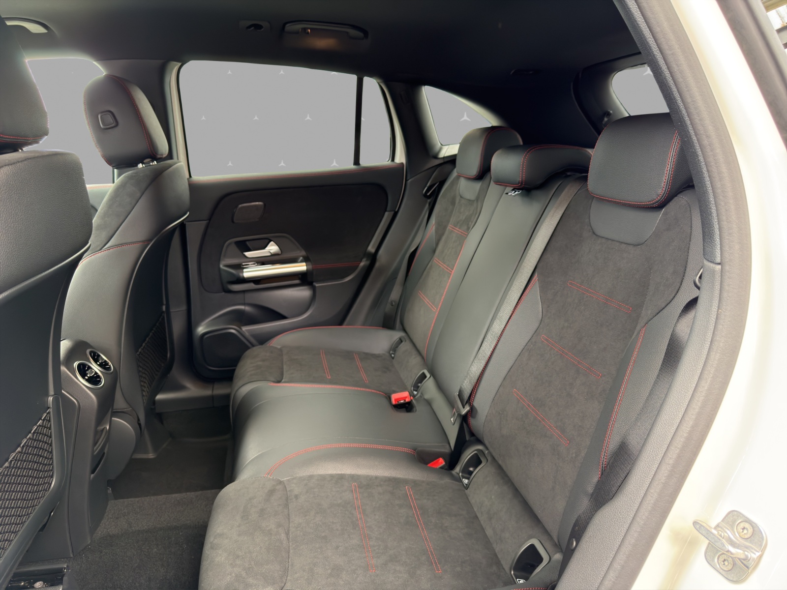 MERCEDES-BENZ GLA 200 Night Star 7G-DCT-image-13
