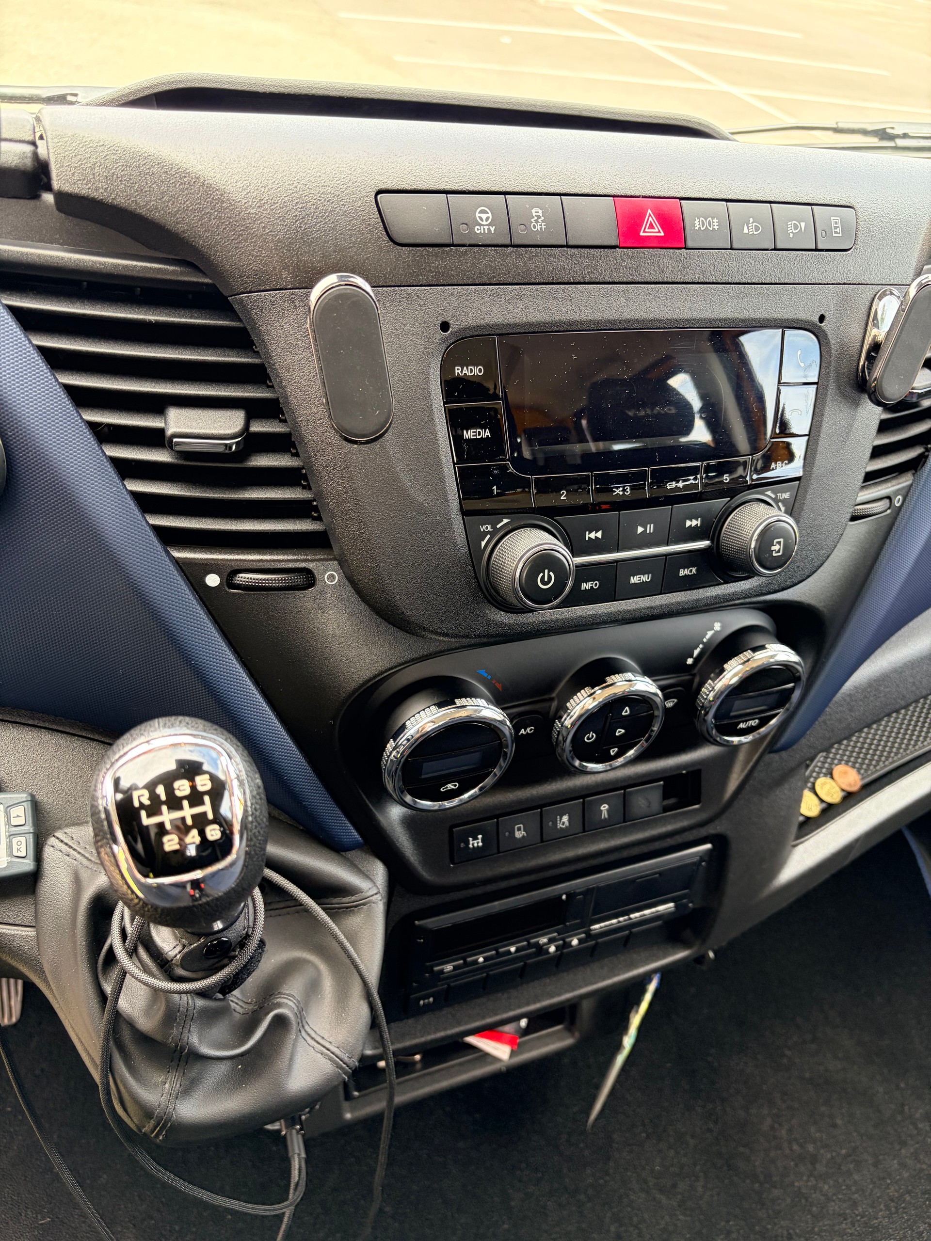 IVECO 70 C 18-image-10