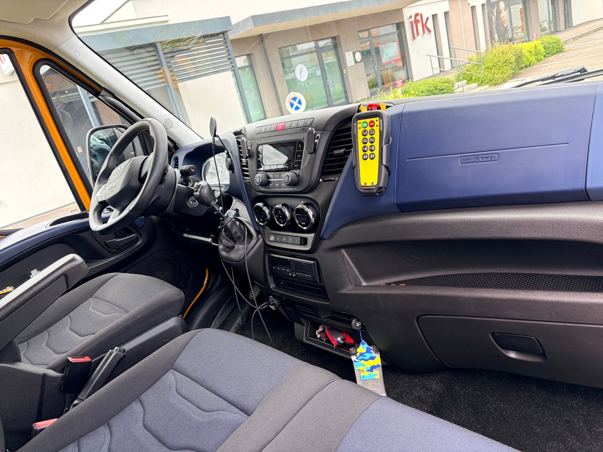IVECO 70 C 18-image-12
