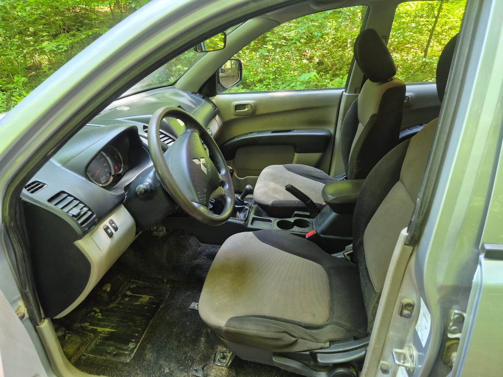 MITSUBISHI L 200-image-1