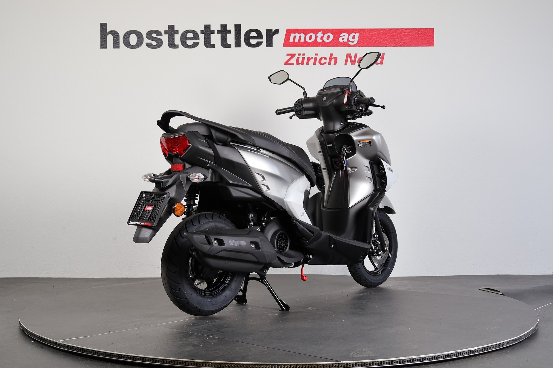 YAMAHA RayZR-showroom-element-2
