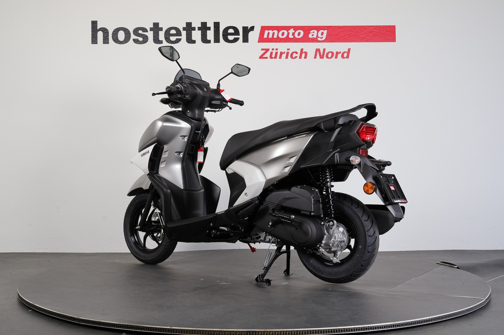 YAMAHA RayZR-showroom-element-3