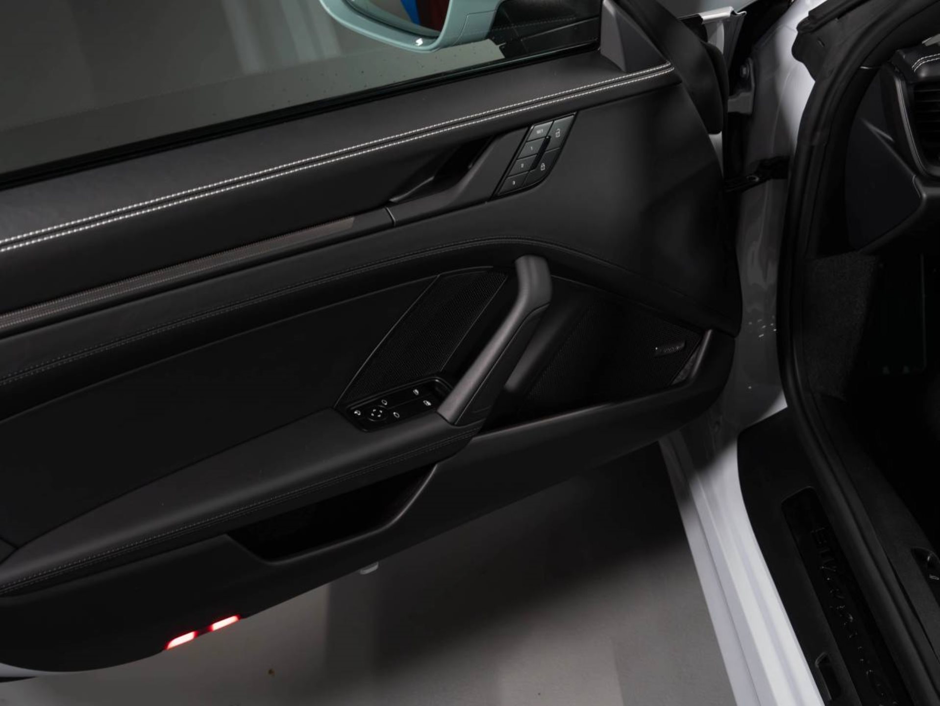 PORSCHE 911 Targa 4 GTS-image-20