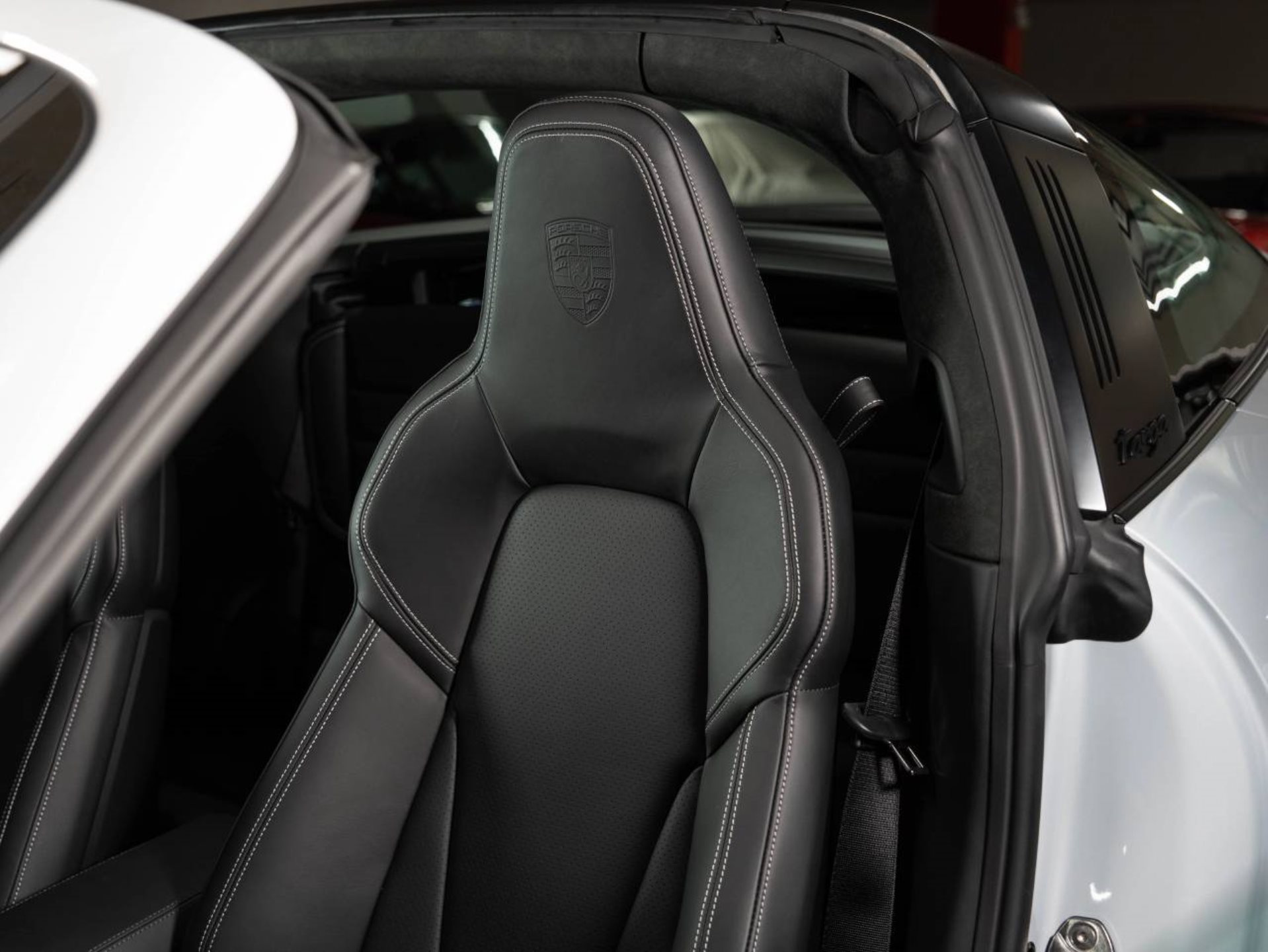 PORSCHE 911 Targa 4 GTS-image-4