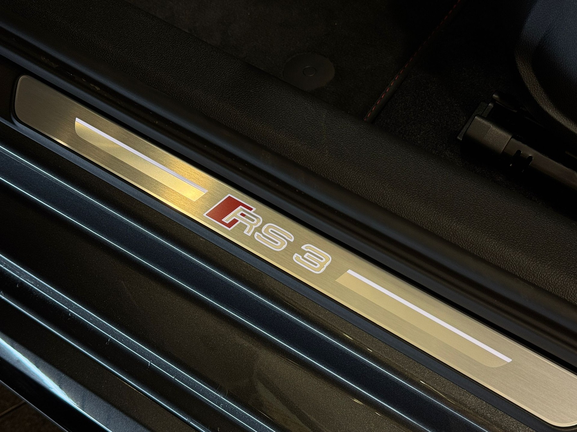 AUDI RS3 Sportback 2.5 TSI quattro S-tronic *Daytonagrau*-image-10