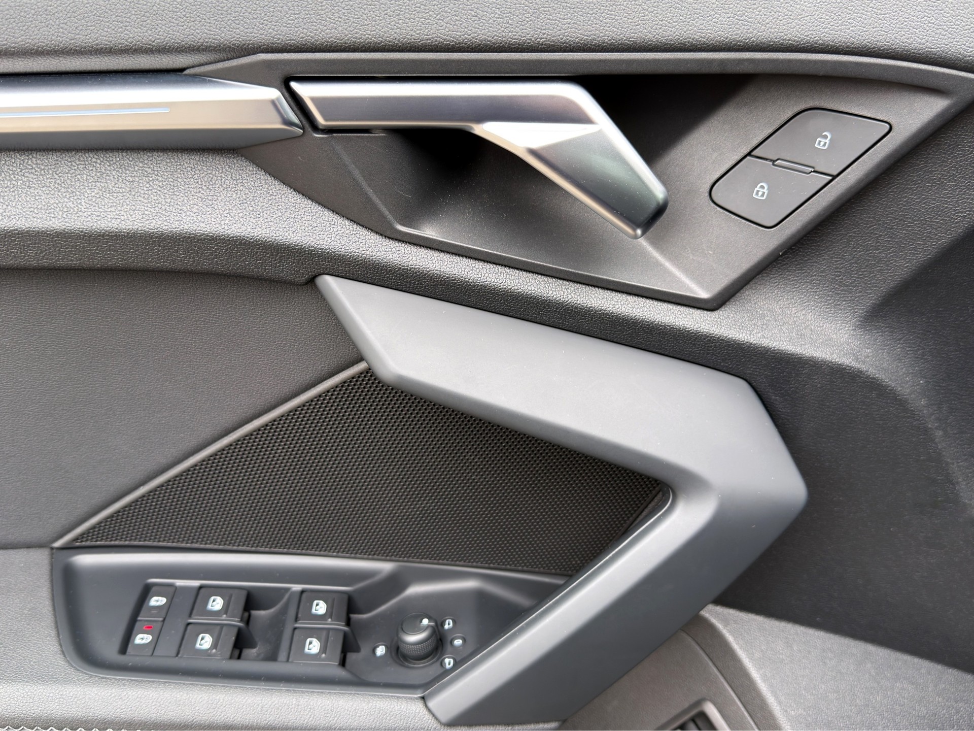 AUDI A3 Sportback 40 TFSI e S-tronic-image-24