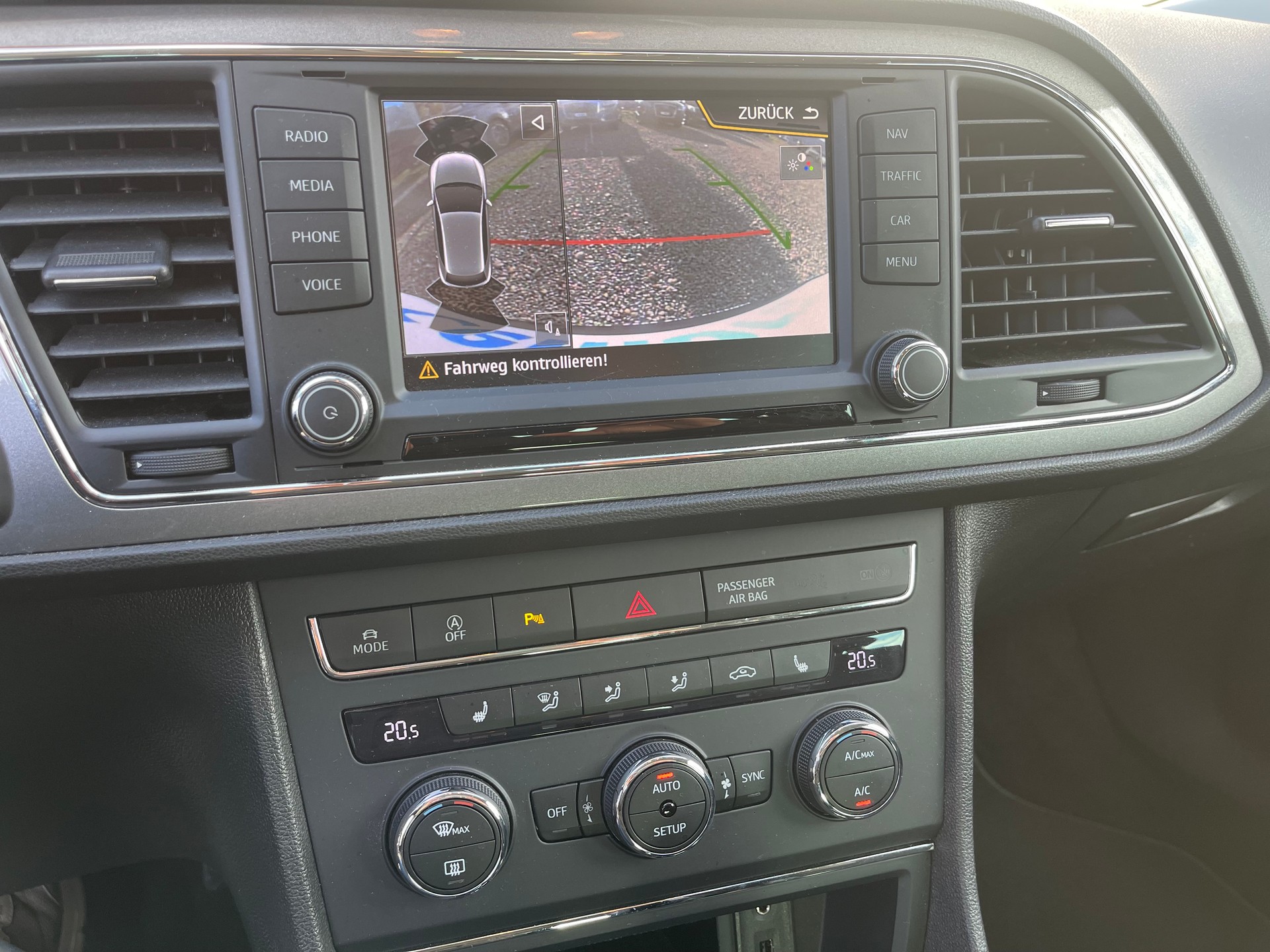 SEAT Leon 1.4 TSI Swiss FR-image-14