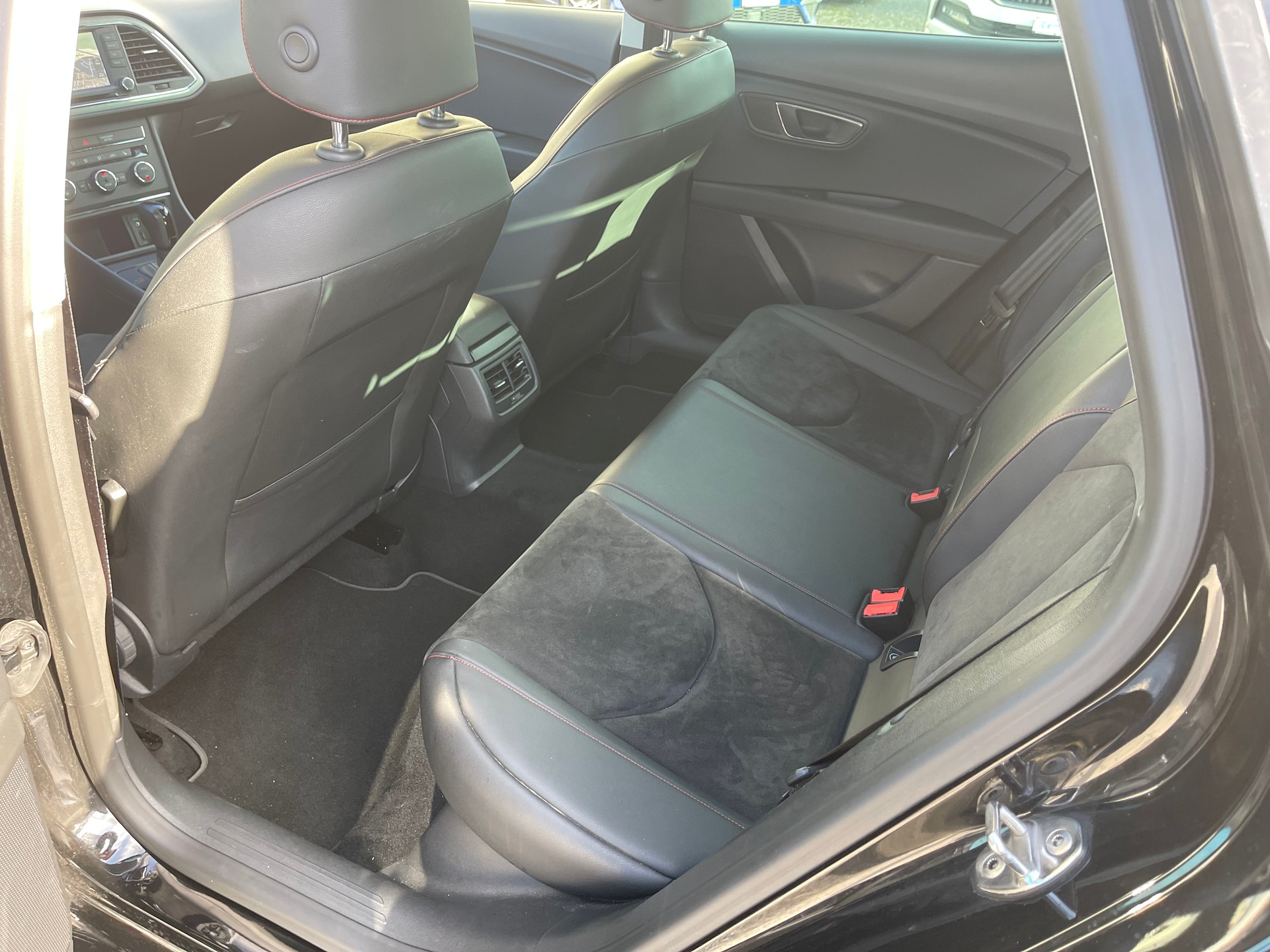 SEAT Leon 1.4 TSI Swiss FR-image-13