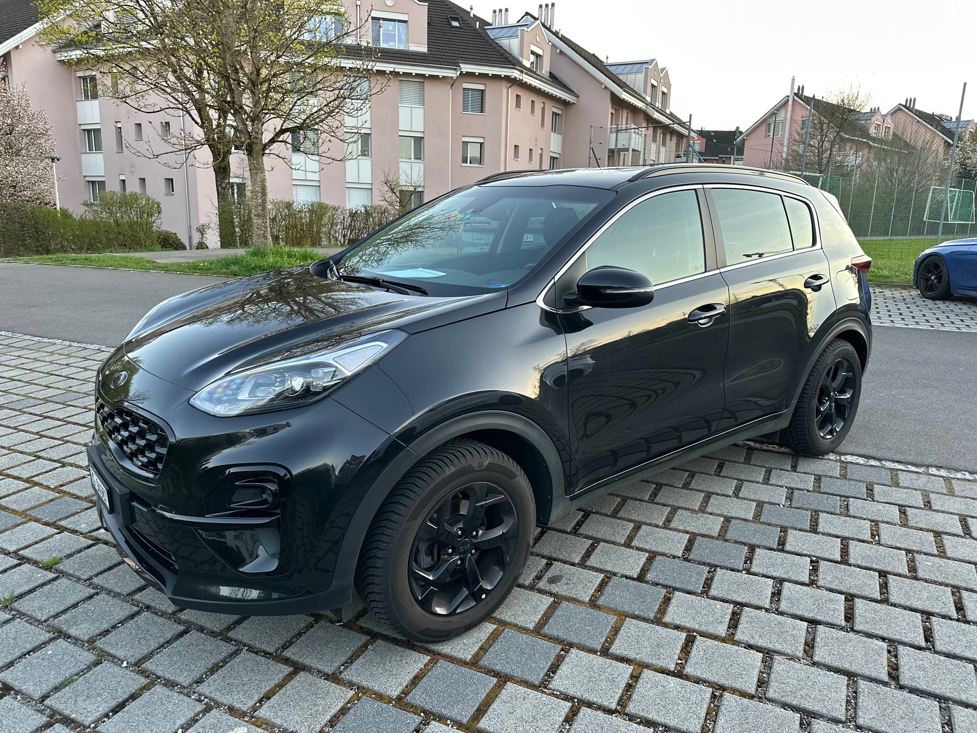 KIA 1.6 GDI AWD Black Edition-image-3