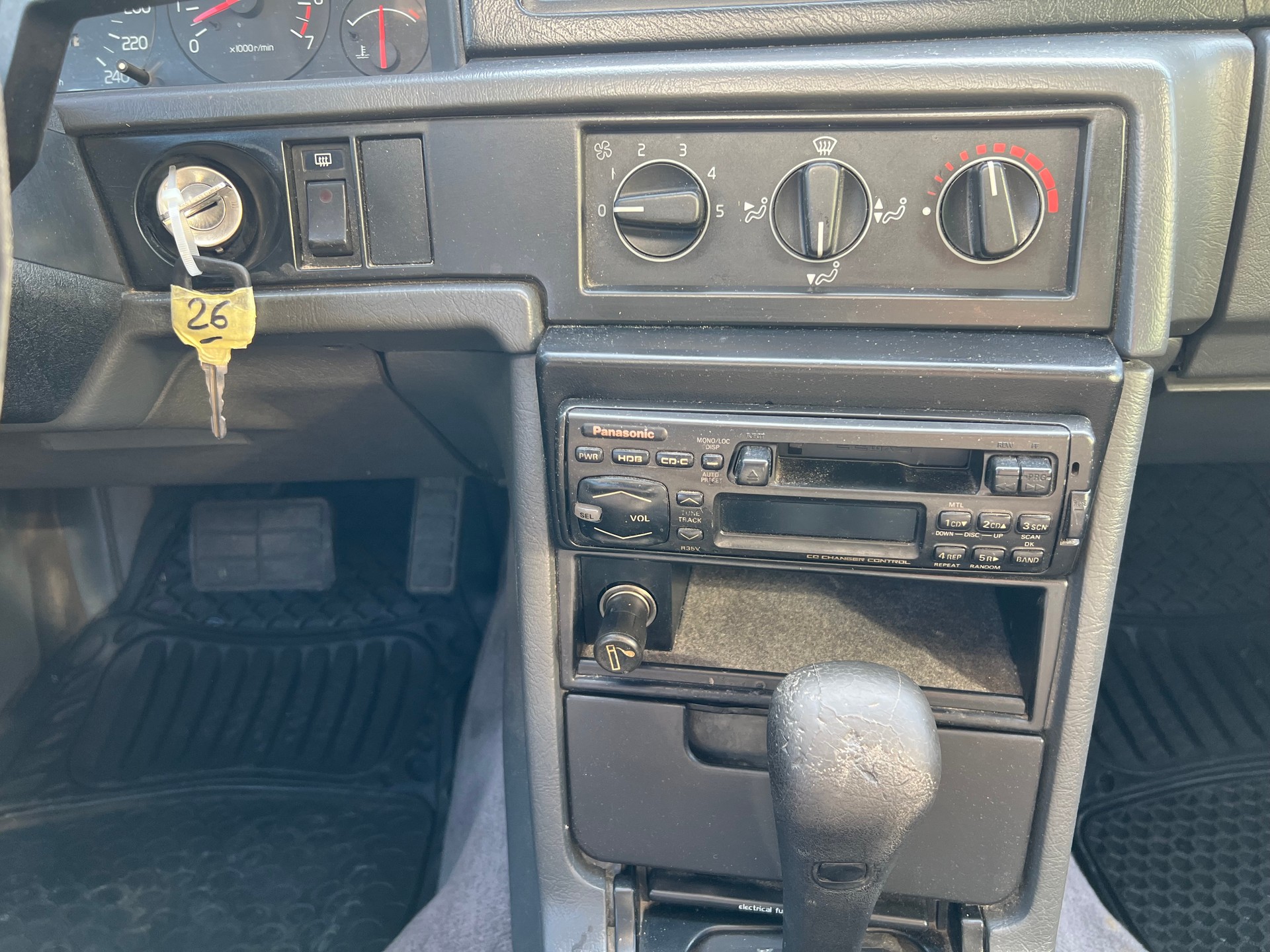 VOLVO 940 2.3 GL-image-12