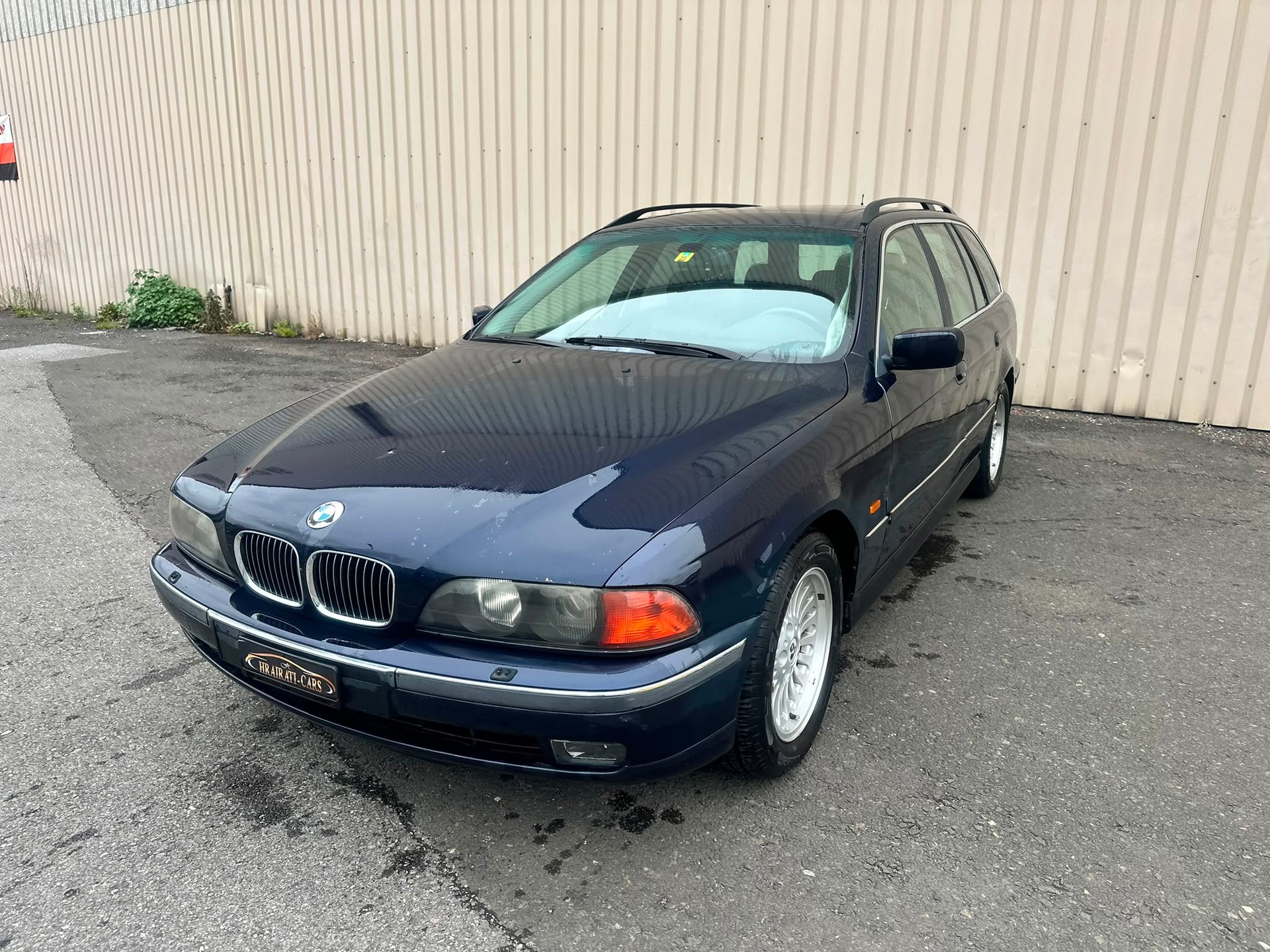 BMW 540i Touring-image-1