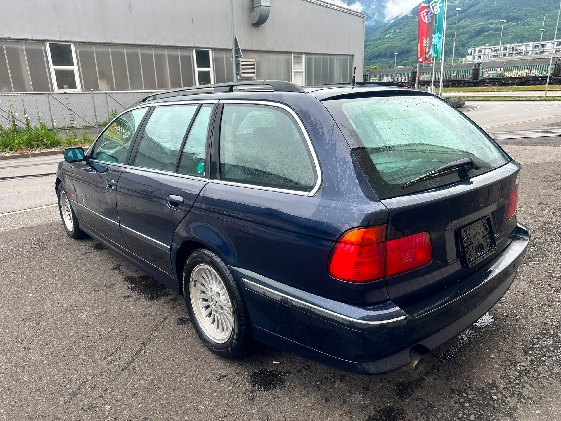 BMW 540i Touring-image-3