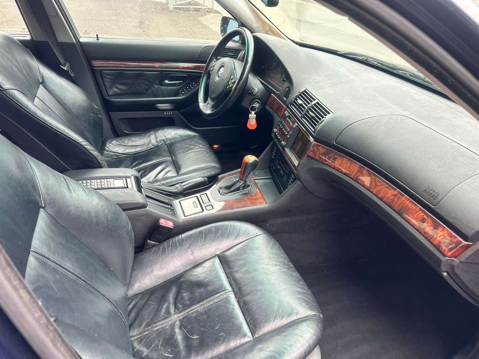 BMW 540i Touring-image-9