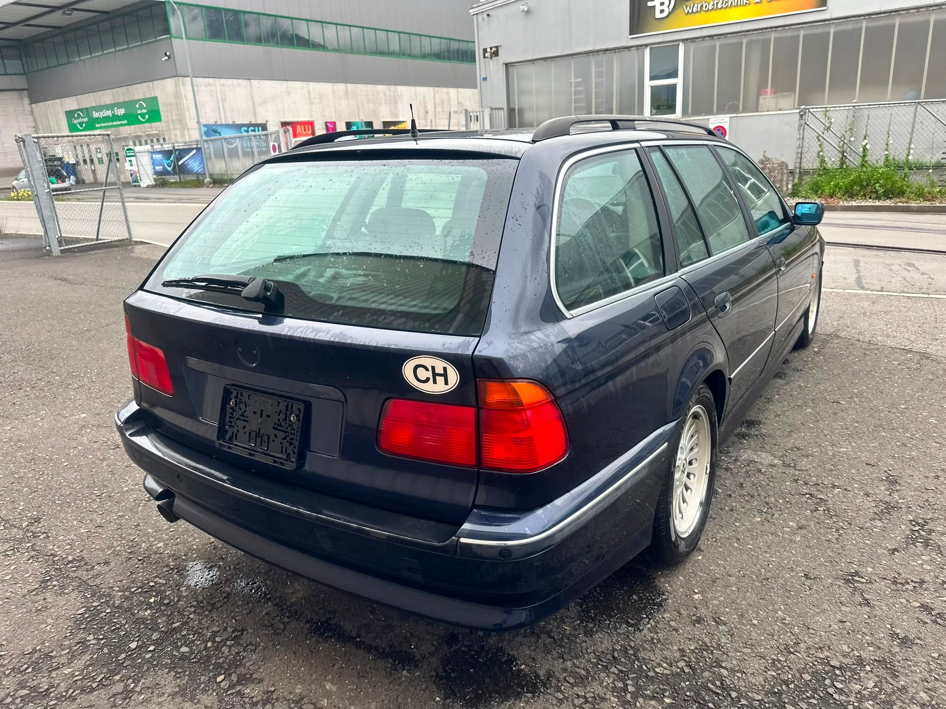 BMW 540i Touring-image-5