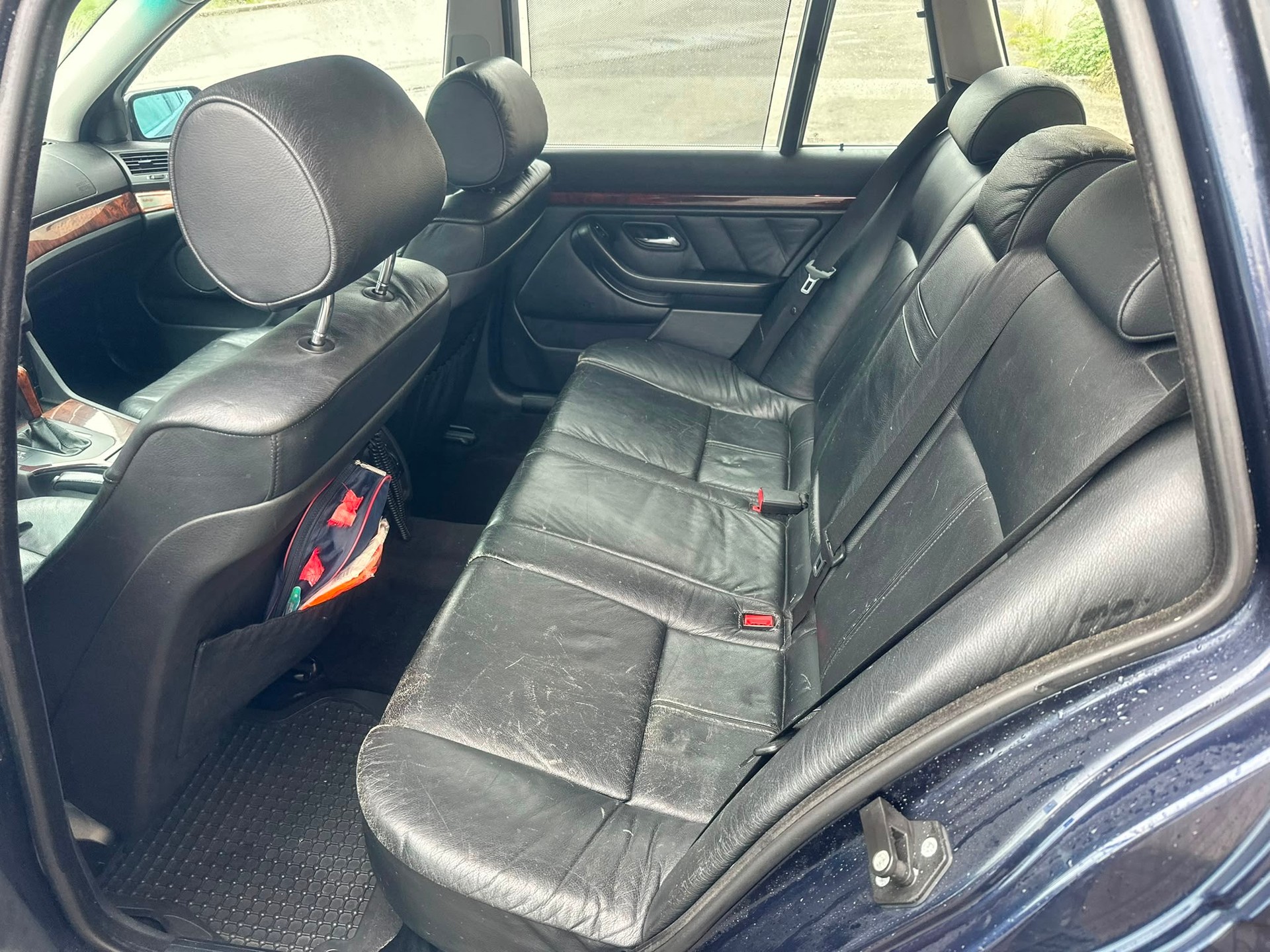 BMW 540i Touring-image-12