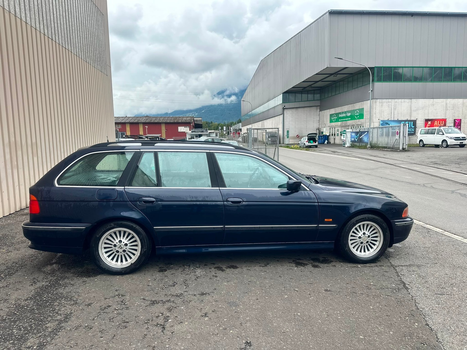 BMW 540i Touring-image-7