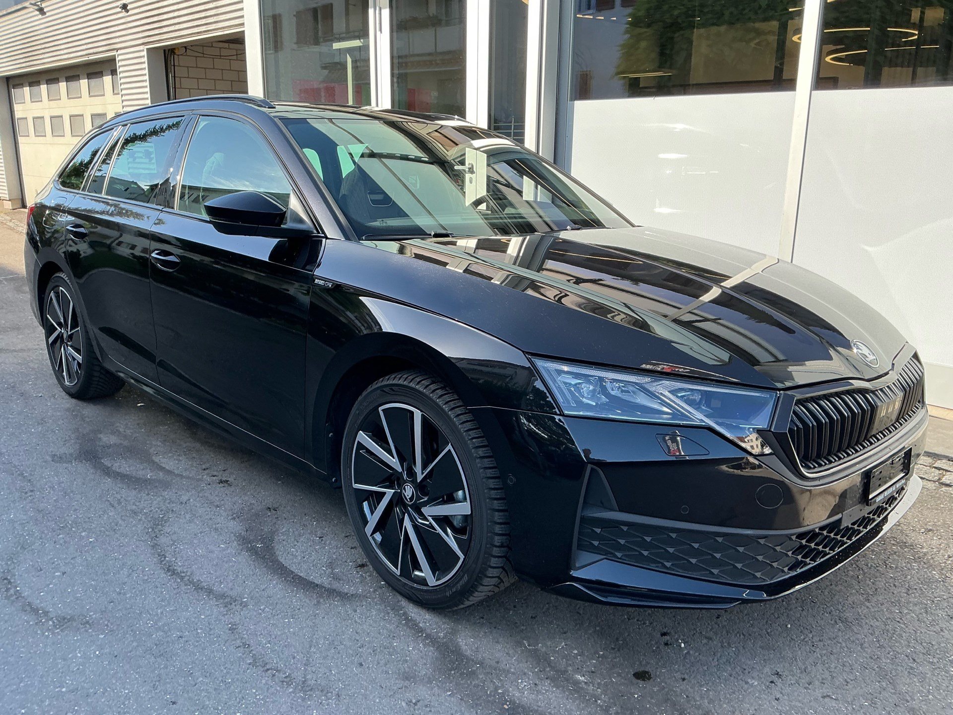 SKODA Octavia Combi 1.5 TSI 150PS Sportline *** 5 JAHRA SKODA WERKSGARANTIE ***-showroom-element-2