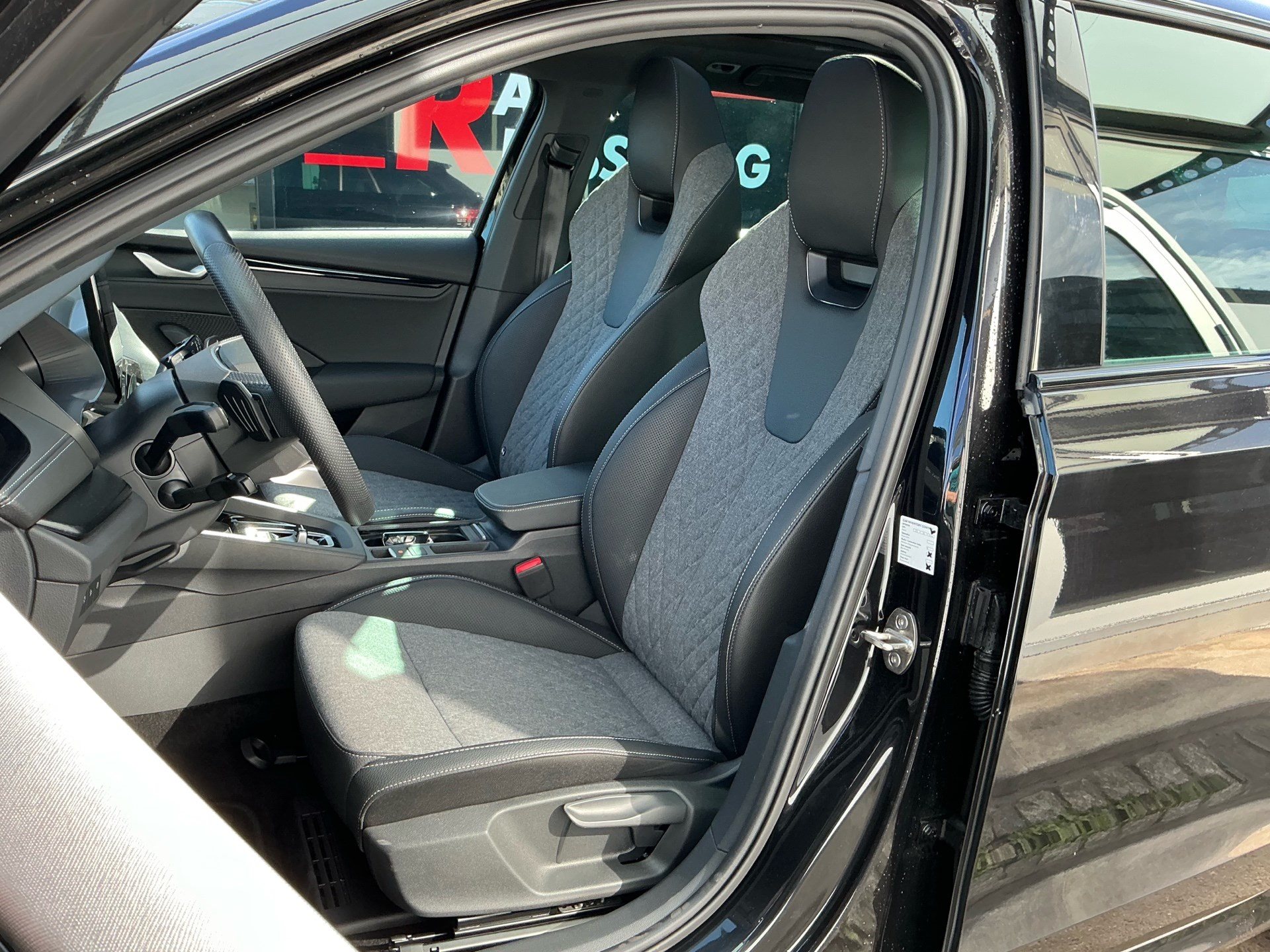 SKODA Octavia Combi 1.5 TSI 150PS Sportline *** 5 JAHRA SKODA WERKSGARANTIE ***-image-7