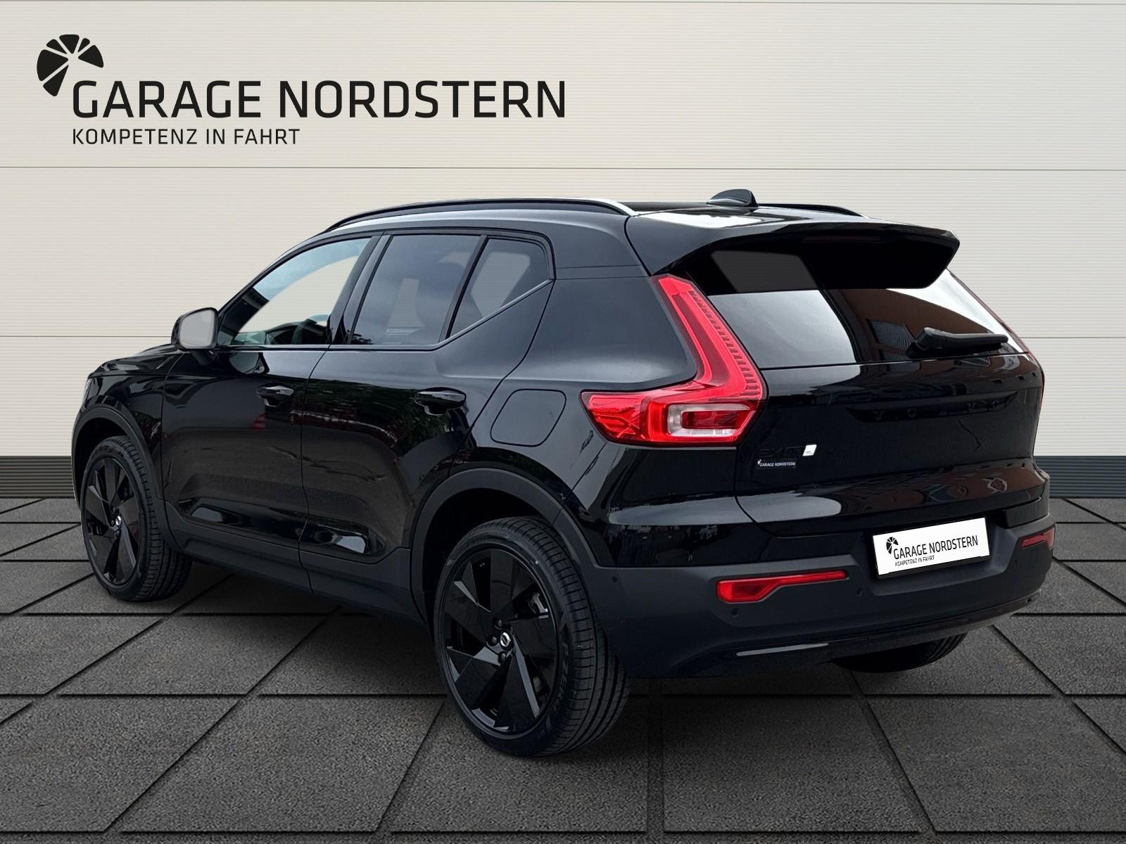 VOLVO EX40 Twin Black Edition AWD-image-2