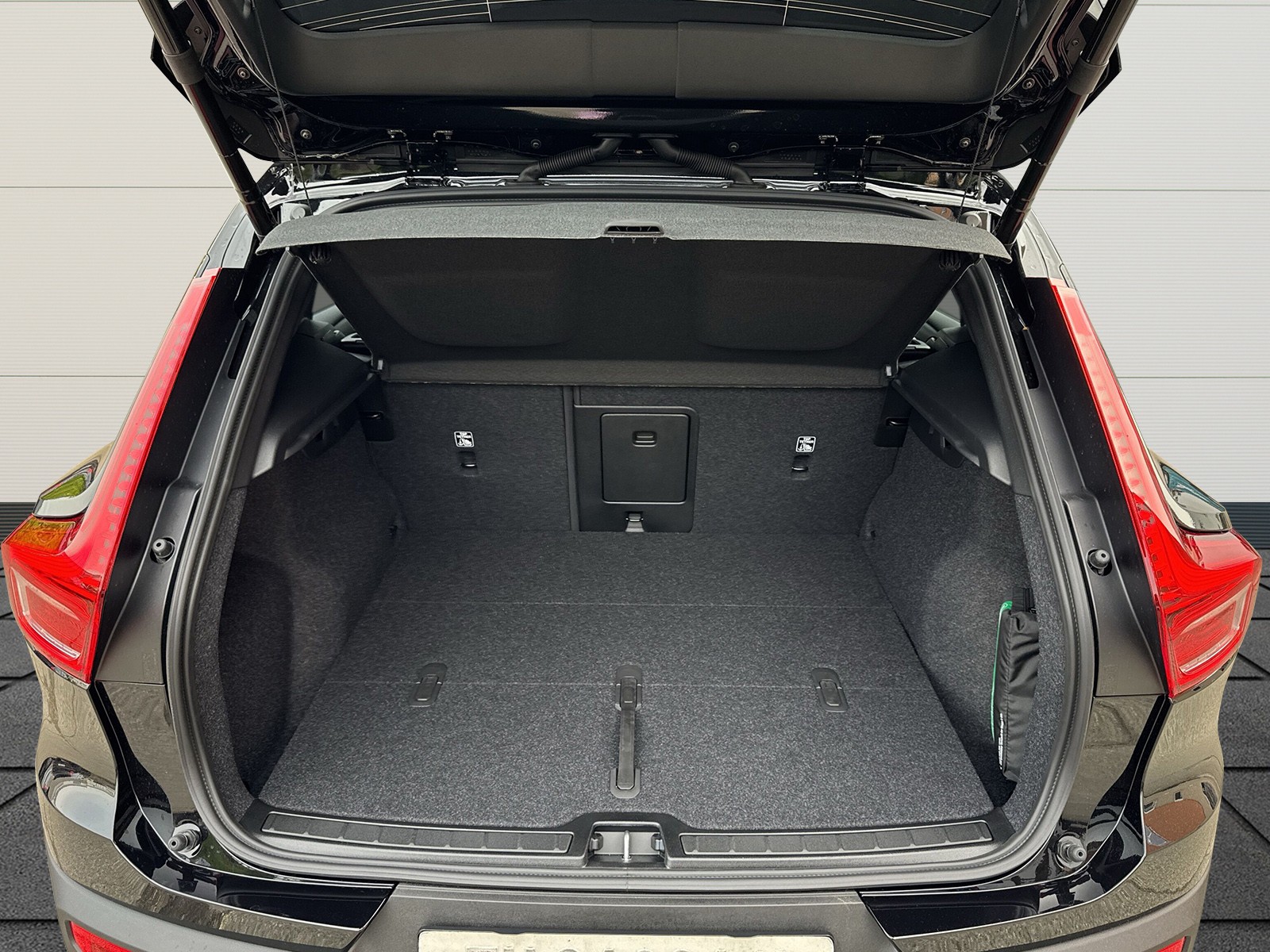 VOLVO EX40 Twin Black Edition AWD-image-10