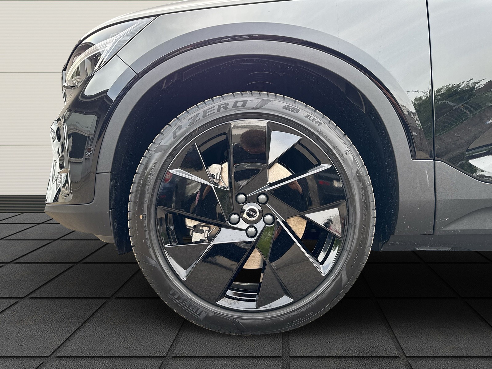VOLVO EX40 Twin Black Edition AWD-image-4