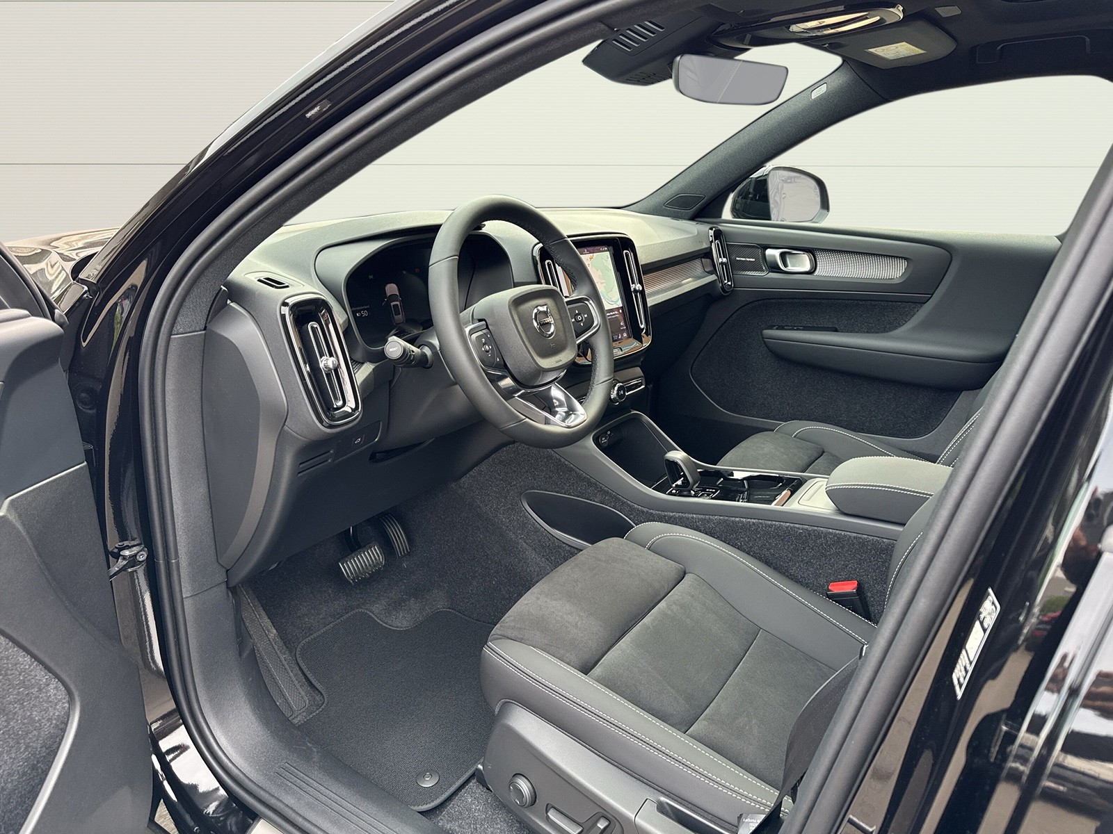 VOLVO EX40 Twin Black Edition AWD-image-6