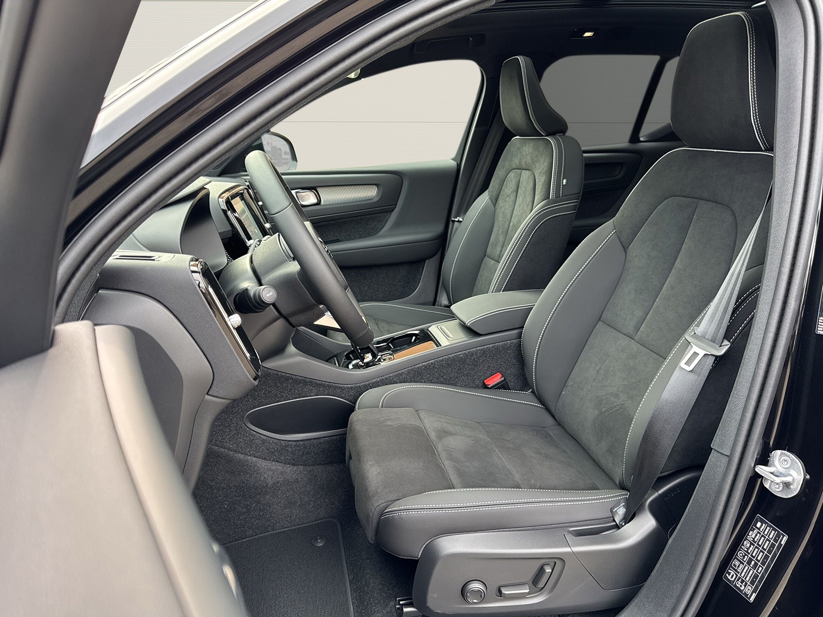 VOLVO EX40 Twin Black Edition AWD-image-7