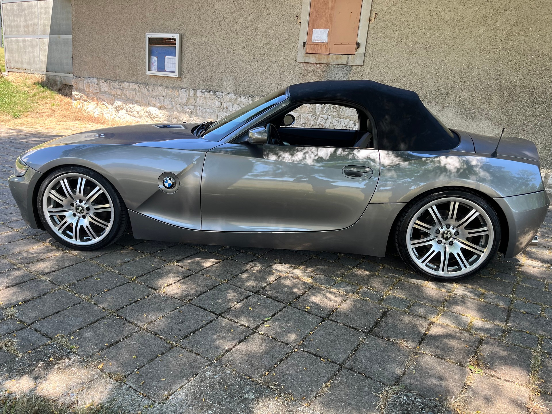 BMW Z4 3.0i Roadster-image-8