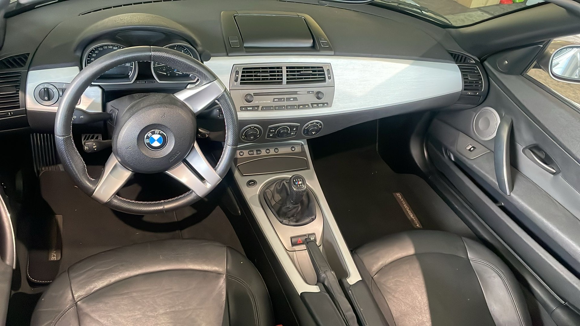 BMW 3.0i Roadster-image-3