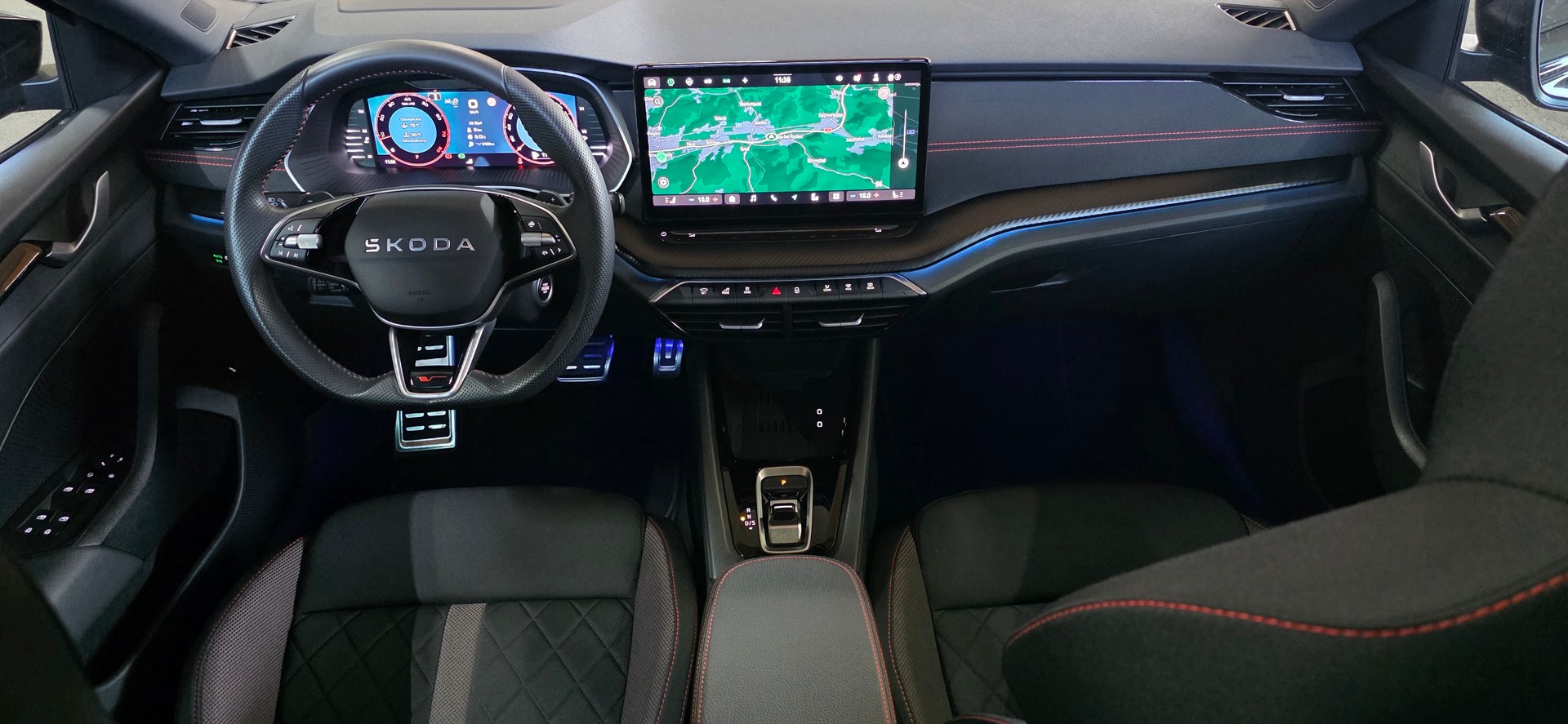 SKODA Octavia Combi 2.0 TSI DSG RS *Anhängerkupplung*Panoramadach*Spurhalte-AbstandAssisten*CarPlay/AndroidAuto*Rückfahrkamera*-image-11