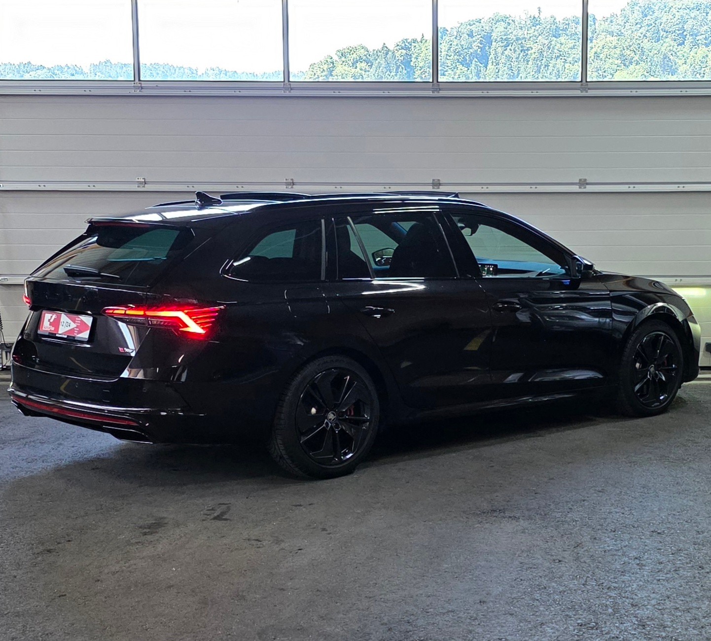 SKODA Octavia Combi 2.0 TSI DSG RS *Anhängerkupplung*Panoramadach*Spurhalte-AbstandAssisten*CarPlay/AndroidAuto*Rückfahrkamera*-image-4