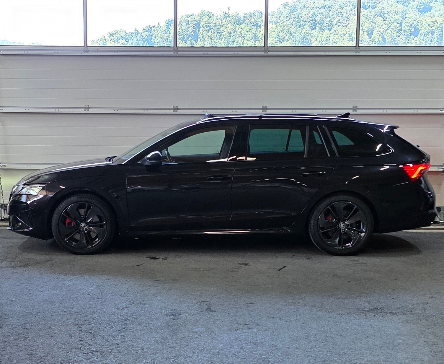 SKODA Octavia Combi 2.0 TSI DSG RS *PANORAMADACH**Spurhalte-AbstandAssisten*Ambiente*CarPlay/AndroidAuto*Rückfahrkamera*Sitzheizung*-showroom-element-1