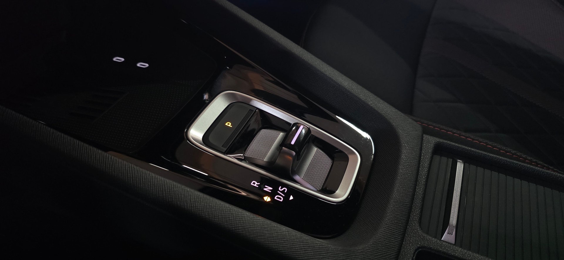 SKODA Octavia Combi 2.0 TSI DSG RS *Anhängerkupplung*Panoramadach*Spurhalte-AbstandAssisten*CarPlay/AndroidAuto*Rückfahrkamera*-image-19