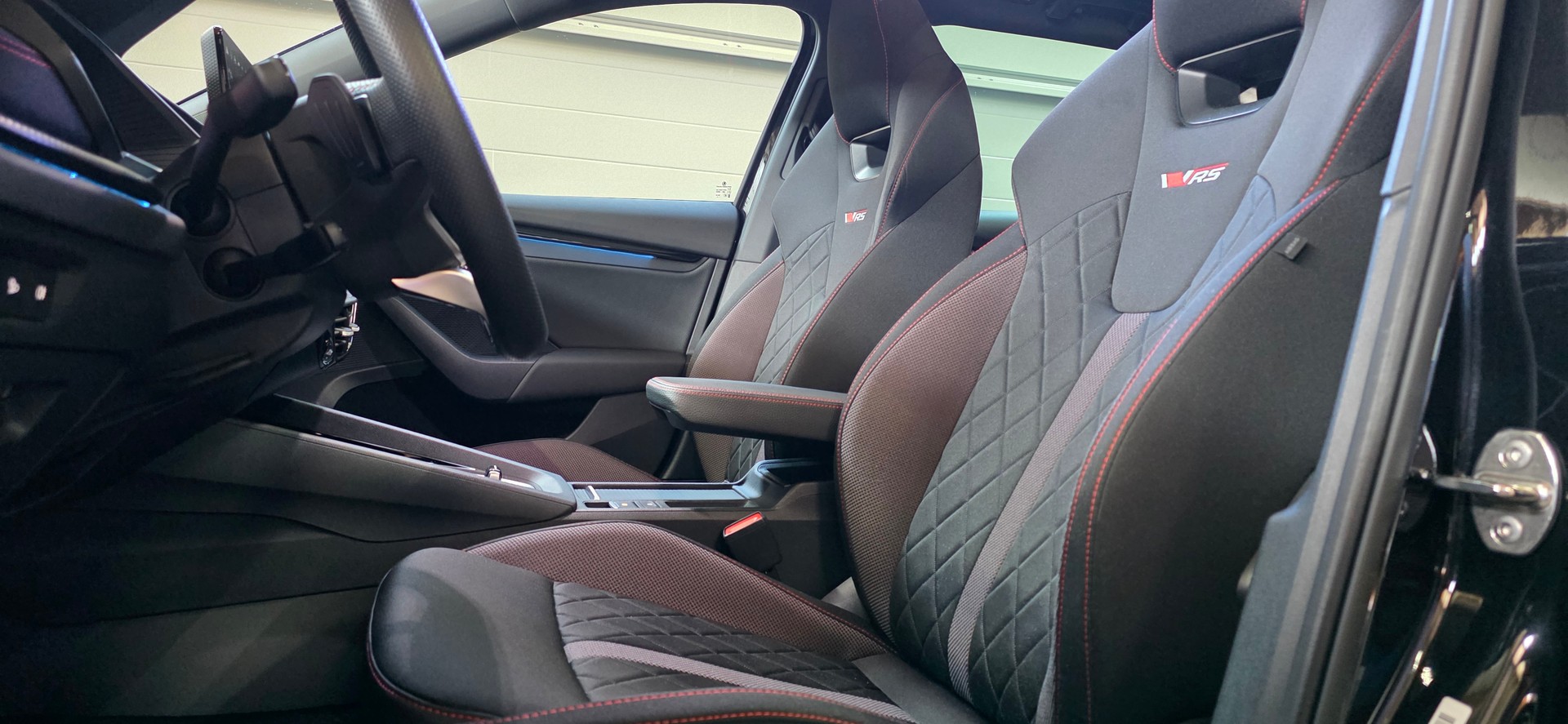 SKODA Octavia Combi 2.0 TSI DSG RS *Anhängerkupplung*Panoramadach*Spurhalte-AbstandAssisten*CarPlay/AndroidAuto*Rückfahrkamera*-image-9
