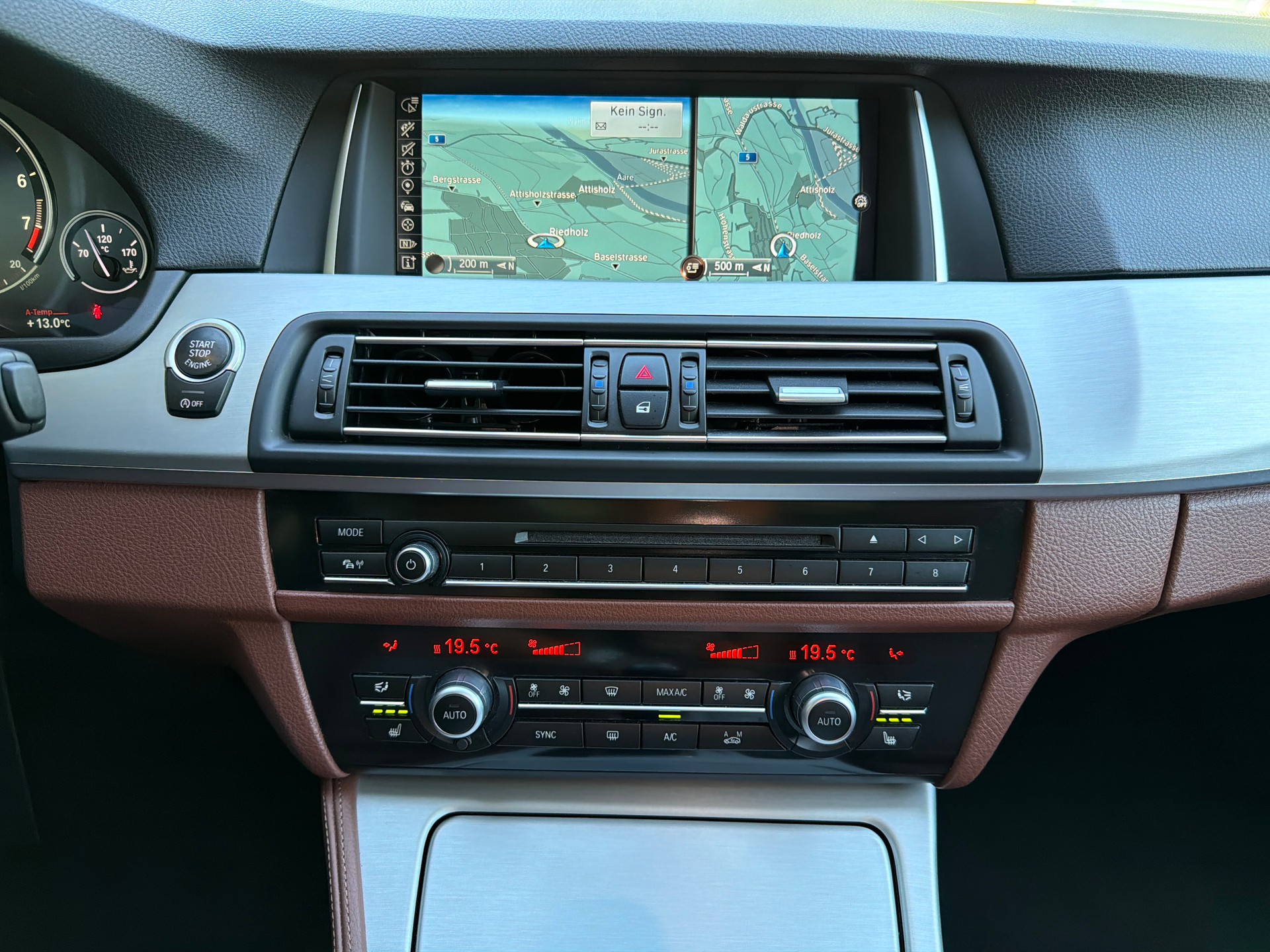 BMW 528i Touring xDrive Modern Line Steptronic-image-12